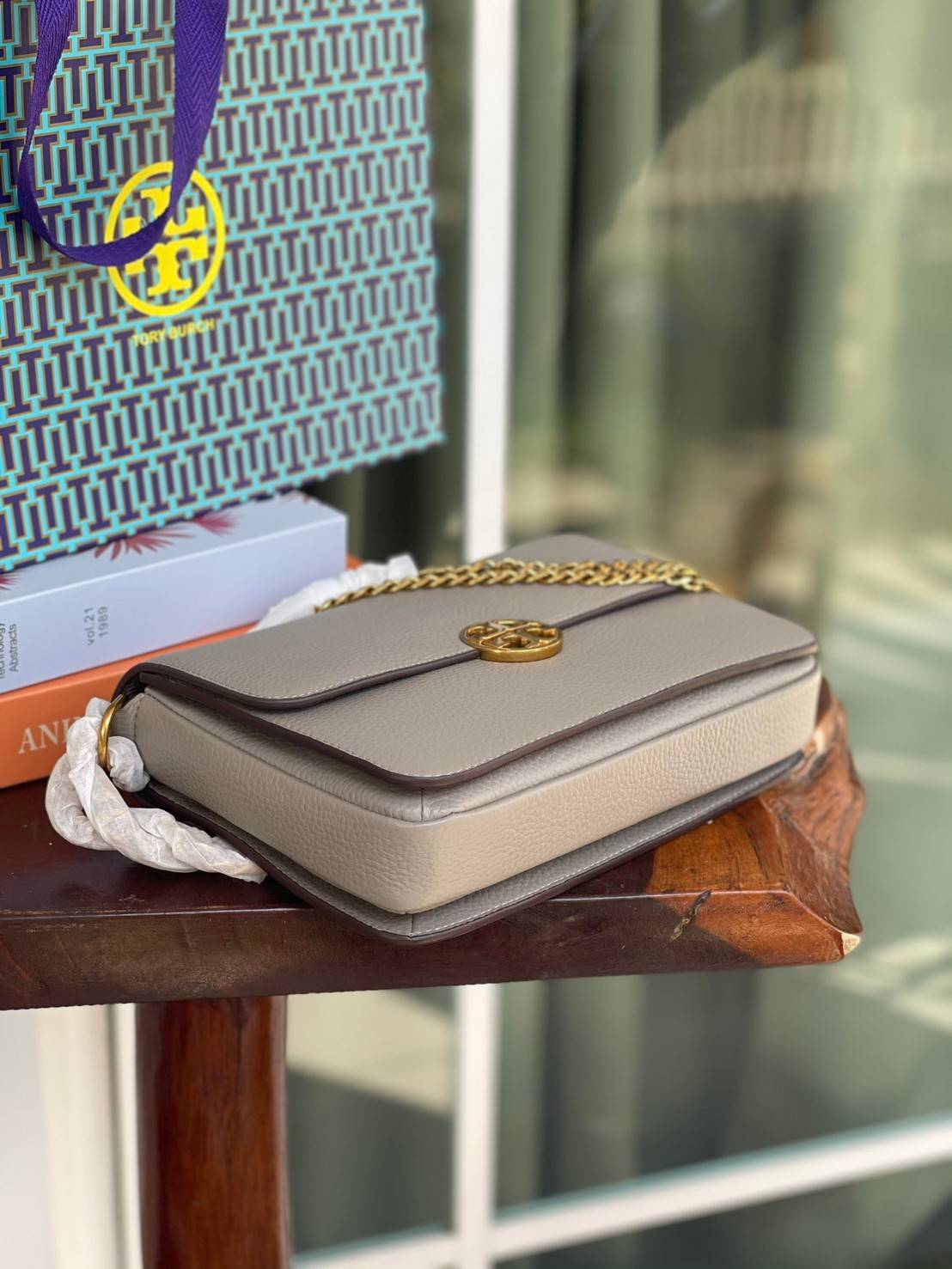 Tory burch description chelsea shoulder bag กระเป๋าที่ใช้เป็น Everyday Bag