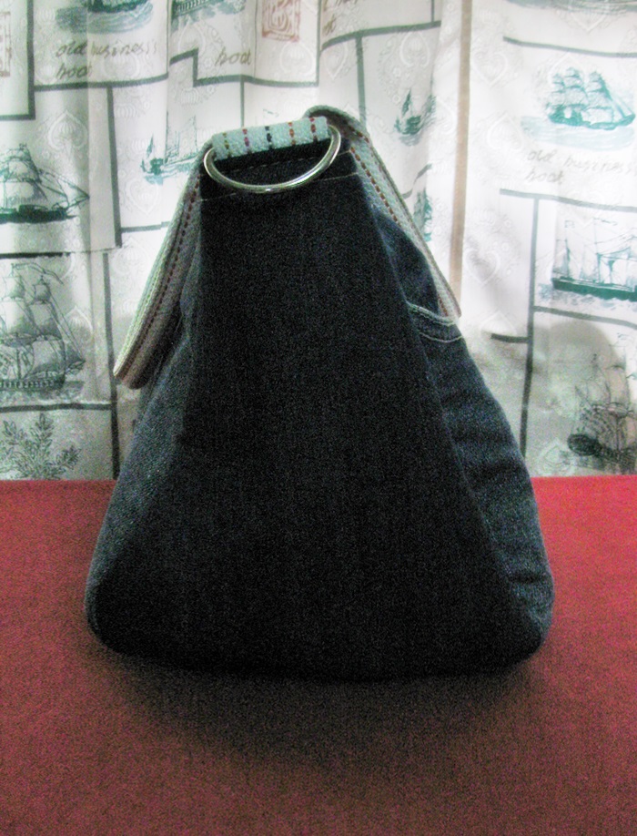 สินค้าหมดค่ะ กระเป๋ายีนส์แบบถือหรือสะพายข้างลายช้างม่วง-ส้มค่ะ