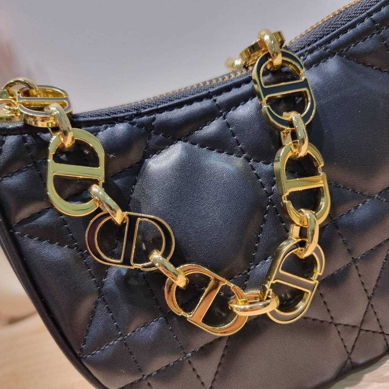 Dior Black Supple Macrocannage / CD LOUNGE BAG กระเป๋าสะพายทรงพอช สวยหรู ดีไซน์เรียบ แต่ดูแพง