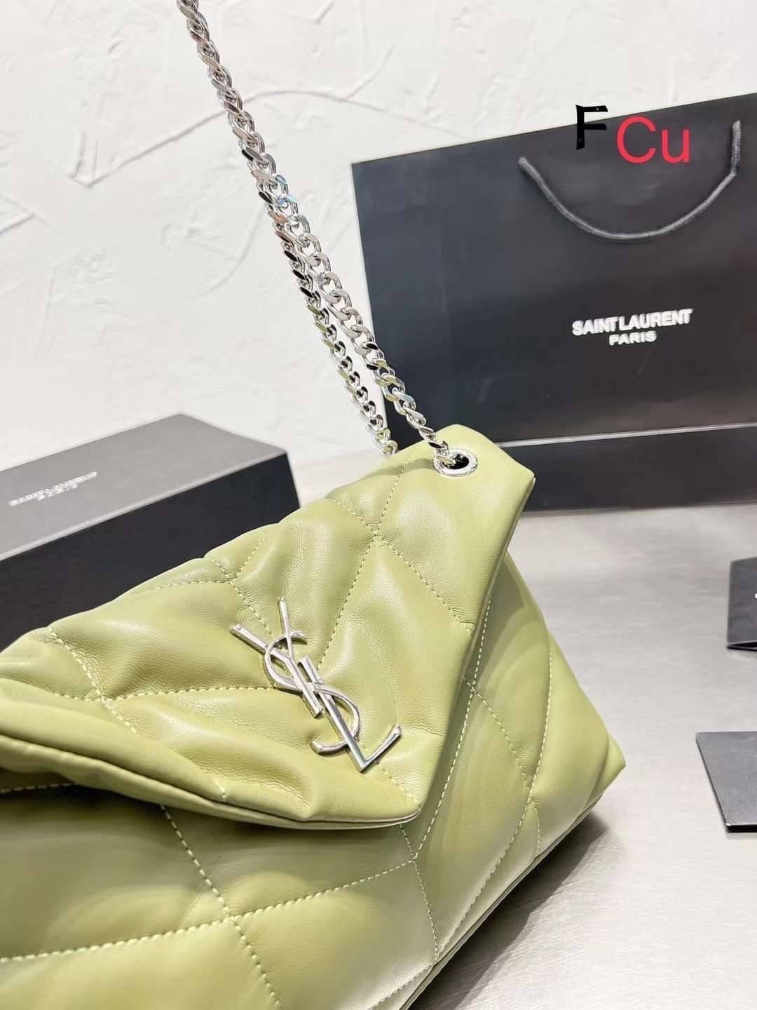 YSL PUFFER SMALL CHAIN BAG IN QUILTED มามุงค่าา ใครเล็งใบนี้มาแล้วน้า งานหนังสวยสมการรอคอย มาแบบครบเซ็ทพร้อมถุงผ้าและกล่อง นอกจากจะซื้อมาใช้เองแล้ว ก็เหมาะซื้อเป็นของขวัญให้คนรู้จักเช่นกันนะคะ