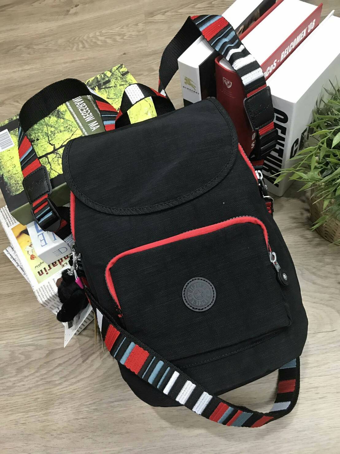 KIPLING ART 2WAY BACKPACK NEW ARRIVAL! กระเป๋าสะพายเป้สไตล์ลำลองรุ่นใหม่ วัสดุ Nylon+Polyester 100% โดดเด่นที่สามารถสะพายได้หลายแบบ ทั้งแบบเป้ หรือใช้สายยาวสะพายไหล่ หรือจะ Crossbody ก็ได้ค่ะ หูหิ้วเเละสายสะพายลวดลายสวย มีช่อง ซิปใส่ของด้านหน้า มีช่องใส่ข