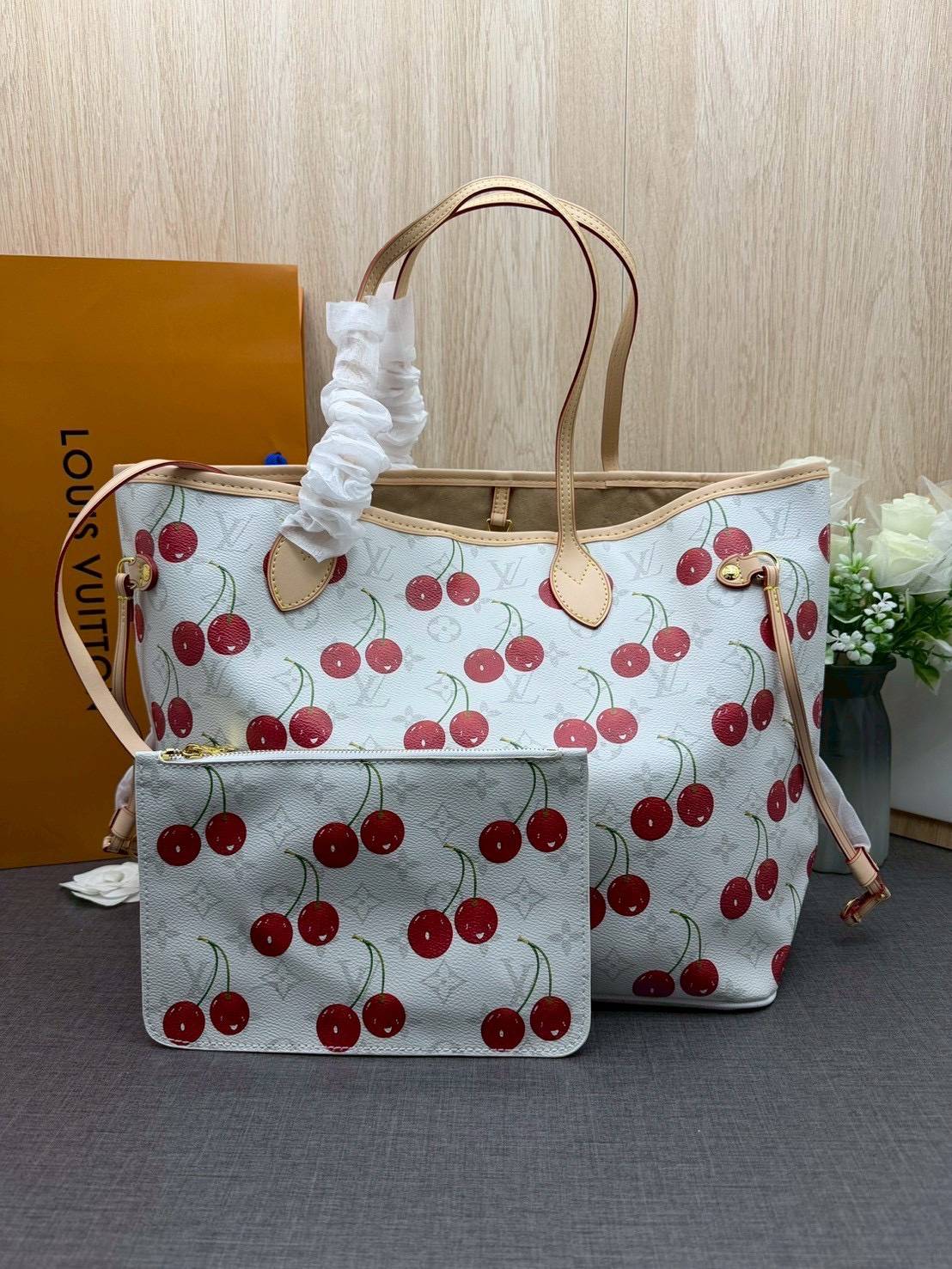 ORI หนังแท้ | LV x TM - Neverfull MM Bag Monogram cherry canvas / LV Tote Bag สีขาว กระเป๋าสะพายทรงโท้ทใบใหญ่ ลายเชอรี่น่ารักสดใส