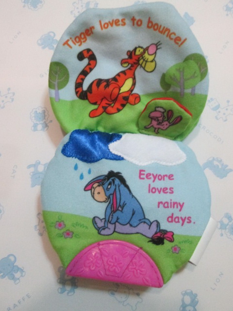 Disney " Hello Pooh" หนังสือนิทานผ้ามือสอง