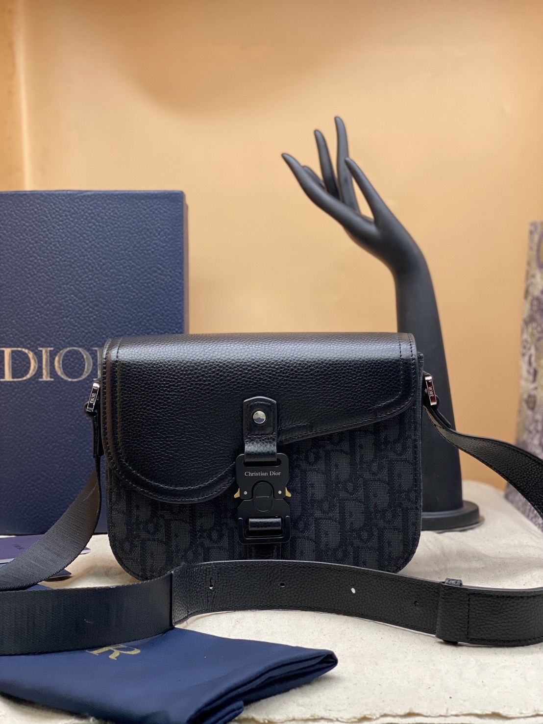 DIOR Small Saddle Messenger Bag with Flap กระเป๋าทรงแมสเซ็นเจอร์รุ่นฮิต เกรดออริ สลับแท้ 1:1 ใช้ต่างประเทศได้
