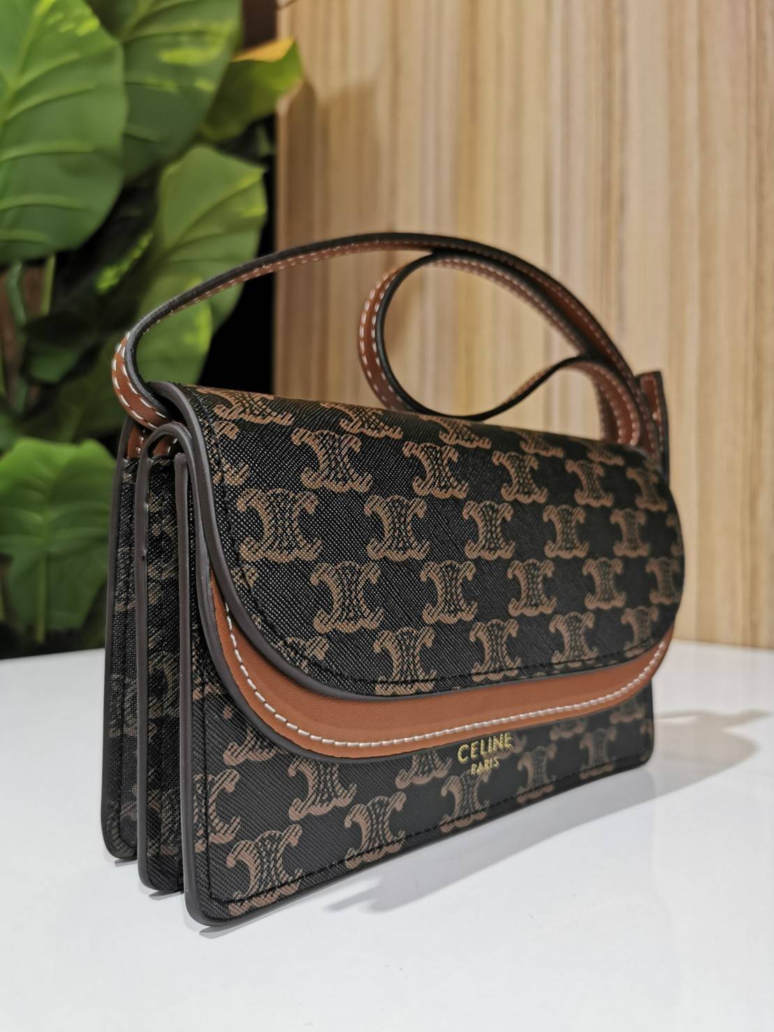 CELINE TRIOMPHE CLUTCH VIP GIFT WITH PURCHASE GWP พรีเมี่ยมกิ๊ฟ Limited Edition จาก CELINE PERFUME DUTY FREE COUNTER