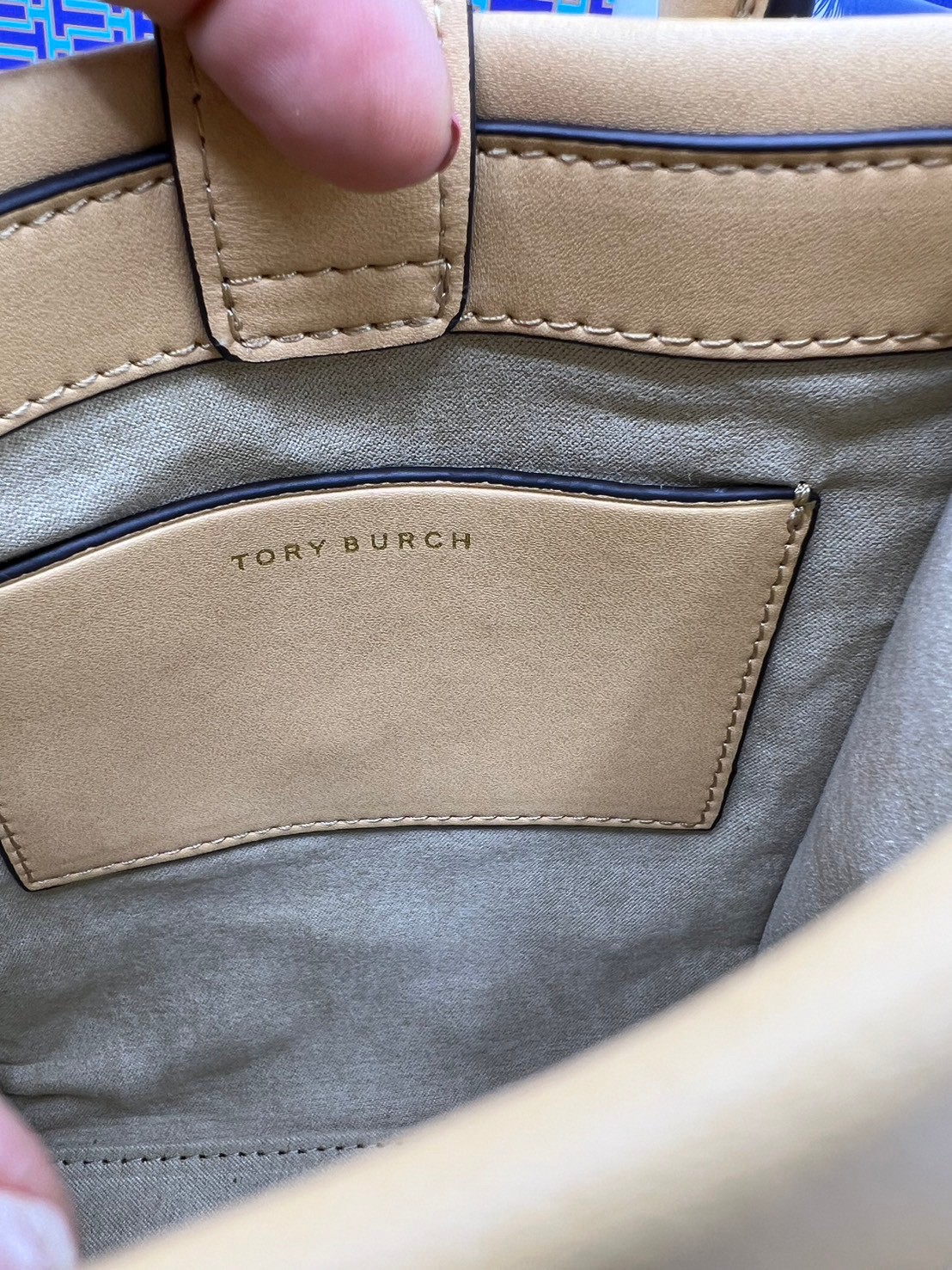 TORY BURCH Mini T Monogram Tote ivory multi heart shape / Tory Mini Tote Bag กระเป๋าทรงโท้ทมินิแต่งหัวใจสีทองสวยหรู น่ารักรุ่นใหม่ล่าสุด เกรดท็อปออริ เทียบแท้ 1:1 เกรดดีสุด ใช้งานต่างประเทศได้