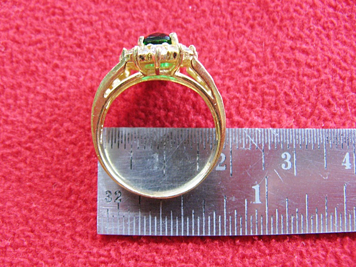 สินค้าหมดชั่วคราวค่ะ แหวนมรกตทองเหลืองล้อมเพชรแบบผู้หญิง(ราศีพฤษภ)แบบ2ค่ะ