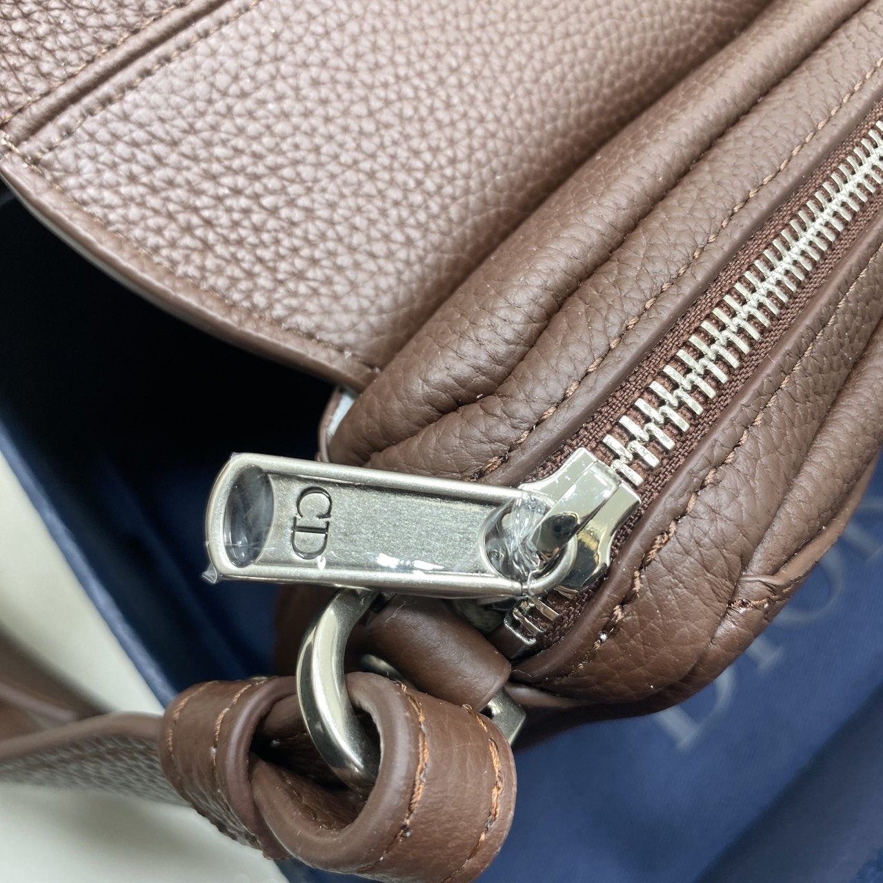 ORI หนังแท้ | DIOR Mini Saddle Bag Icons Leather black กระเป๋าสะพาย คาดอก เปิดตัวครั้งแรกในงานแฟชั่นโชว์ Summer 2025 ดีไซน์สุดไอคอนิกมาตีความใหม่ด้วยรูปทรงที่ทันสมัย หนังแท้ Icons