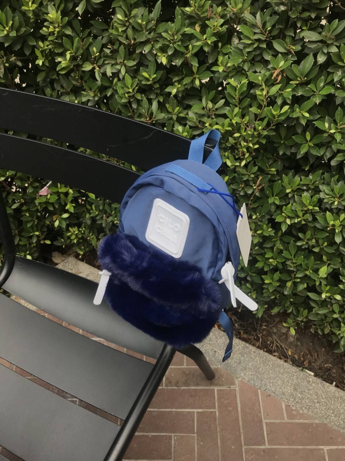 มาแล้ววว แบรนน้องใหม่ CILO CALA กระเป๋าเป้ที่ตอนนี้ฮิตในกลุ่มสาววัยรุ่นที่ญี่ปุ่น และนี้เป็นรุ่นลิมิตเตด CILOCALA FUR BACKPACK สะดุดตาตรงที่มีขนเฟอร์นุ่มนิ่ม อยู่ตรงช่องกระเป๋าซิปด้านหน้า ทำให้ใบนี้ดูน่ารัก หวาน ฟรุ้งฟริ้งขึ้น