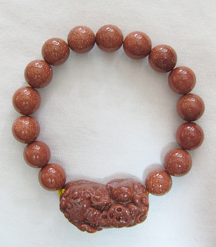 สร้อยข้อมือปี่เซี้ยะเดี่ยวหินทรายทอง ช่วยปกป้องคุ้มครอง เสริมโชคลาภ แก้ชงปีมะโรง ปี2561 พร้อมใบคาถาค่ะ