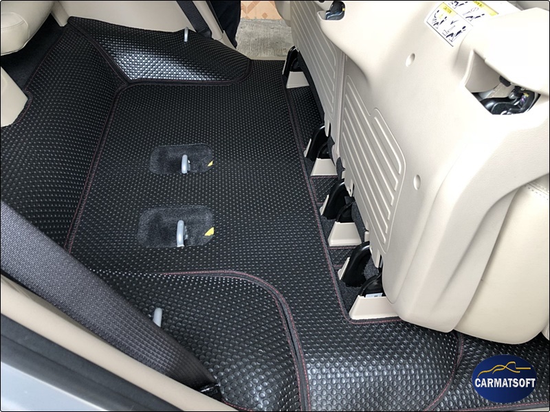 ยางปูพื้นรถยนต์ISUZU MU-X 2014-2019 รุ่น MINI MAT พรมกระดุมเม็ดเล็กpvc สีดำด้ายแดง+ปิดเบาะลายหนัง2เเถว เต็มคัน