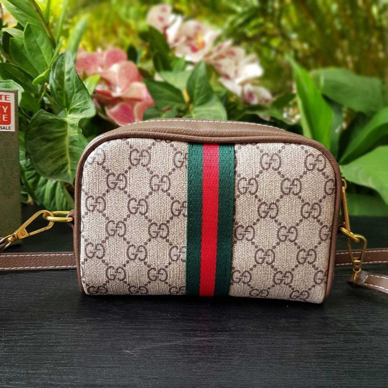 GUCCI Ophidia GG Crossbody Bag กระเป๋าครอสบอดี้ขนาดกำลังดี ดีไซน์ที่เป็นเอกลักษณ์ ใช้ได้ทุกโอกาส สายยาวปรับระดับได้ เปิด-ปิด ด้วยซิบ