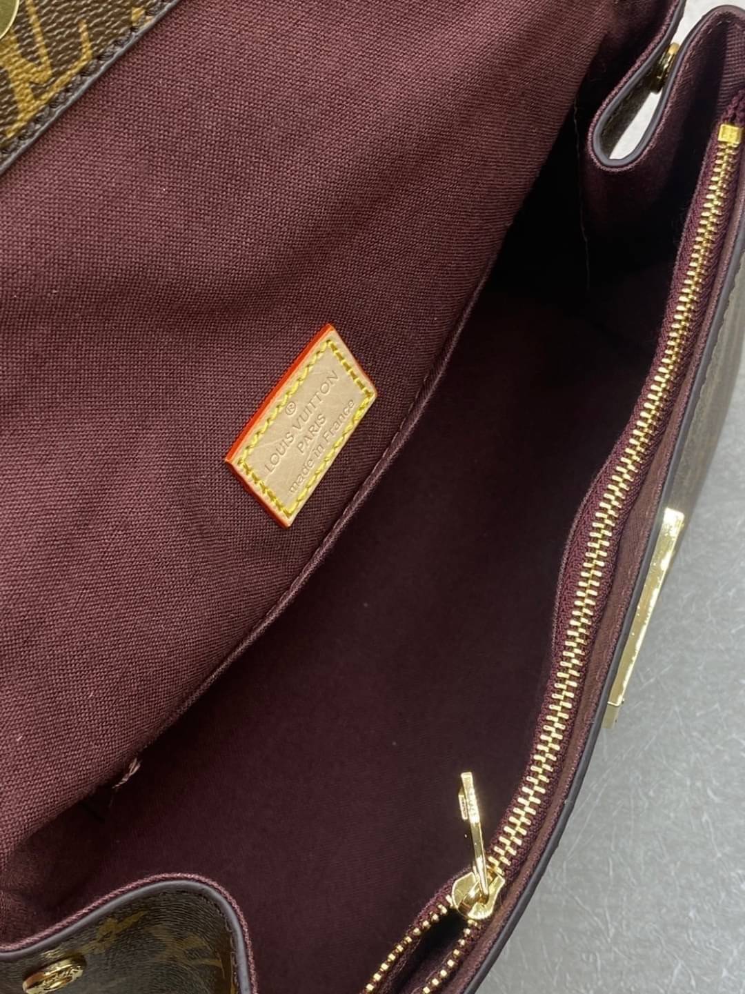 LV Cluny BB Monogram Handbag กระเป๋าสะพายลายโมโนแกรมทรงสวยเหนือกาลเวลา เป็นอีกรุ่นที่ขายดีมาก เกรดออริ 1:1 ใช้งานต่างประเทศได้