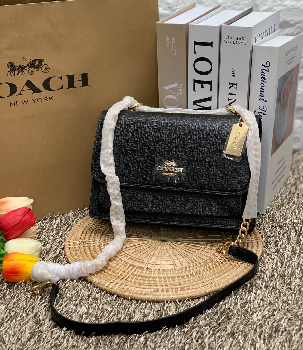 พร้อมส่งถึง8สี ห้ามพลาดค่ะ! COACH KLARE CROSSBODY BAG ((91019//91174//90400//1424//90635)) พร้อมส่งที่ไทย กระเป๋าสะพายครอสบอดี้ร์หรือสามารถทบเป็นสายคู่คล้องไหล่ได้ด้วยค่ะ หนังแท้ แต่ละสีทำลายหนังได้สวยงามแตกต่างกันออกไปนะคะ ✔️ห้อยด้วยป้ายแบรนด์แบบโ