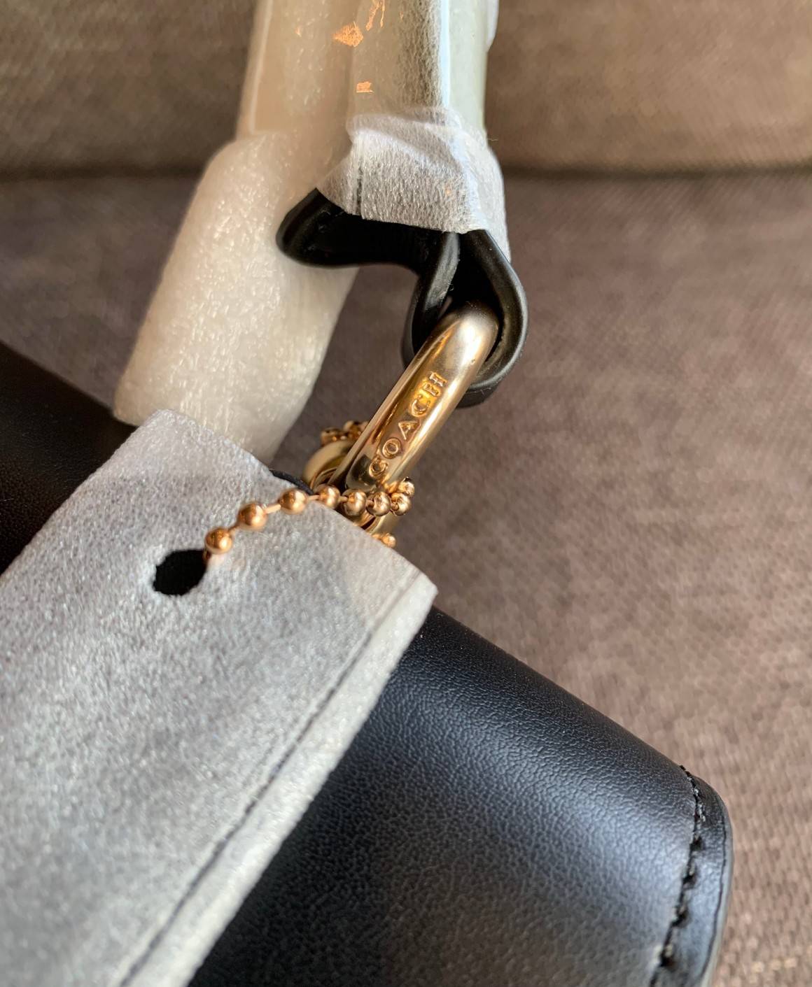 สวย หรู ดูดี รุ่นนี้กัยเลยค่า!! COACH TILLY TOP HANDLE SATCHEL IN SIGNATURE ((76620)) พร้อมส่งความสวย ห้ามพลาดค่ะ! กระเป๋าหิ้ว//คล้องมือ//สะพายข้างได้ ทรงสวย หนังแท้เรียบ+ลายCได้สวยงามค่ะ เปิดปิดกระเป๋าแบบหมุนล็อค ภายในมีช่องหลักใส่ของ2ช่อง สามารถใส่กระเป