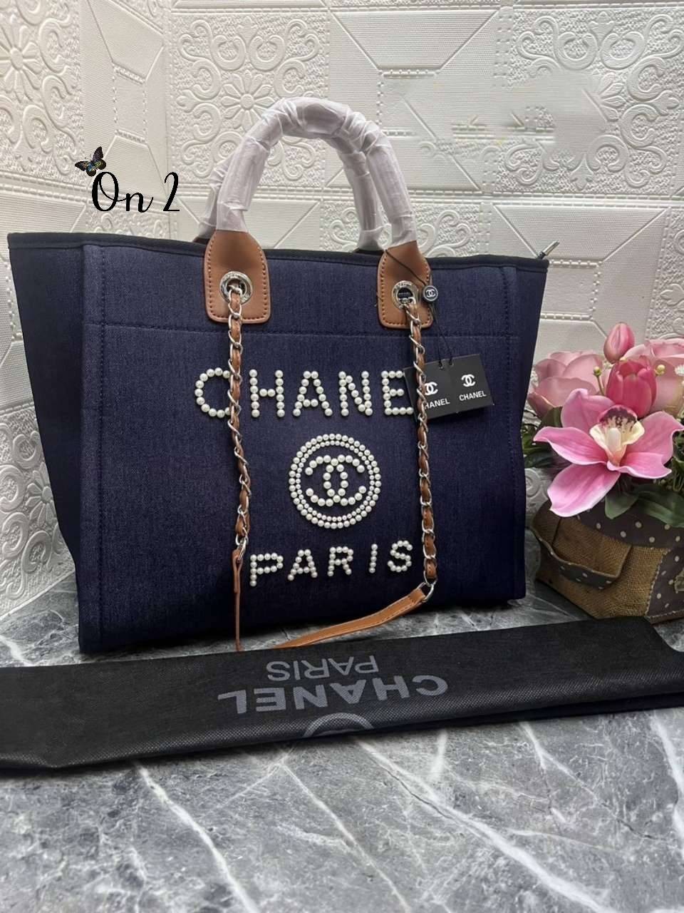 CHANEL Maxi Shopping with Pearl logo / CHANEL DEAUVILLE TOTE / Chanel tote bag หน้าโลโก้ติดหมุดแน่นๆ กระเป๋าทรงโท้ทใบใหญ่ผ้าแคนวาส งานปักหมุดสวยหรูใบใหญ่สไตล์เซเลปค่ะ