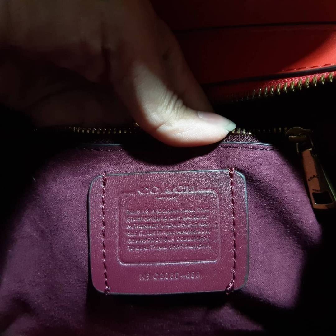 COACH COURIER CARRYALL 23 IN COLORBLOCK SIGNATURE CANVAS พร้อมส่ง 7 แบบ พร้อมส่ง ลุคดูไฮสุดๆค่ะ! กระเป๋าสะพายหนังหรูหราและคลาสสิค หนังแท้ชั้นดีที่สุด น้ำหนักเบา หนังสวยมากก สัมผัสแล้วหลงรักแน่นอนจ้าา😘