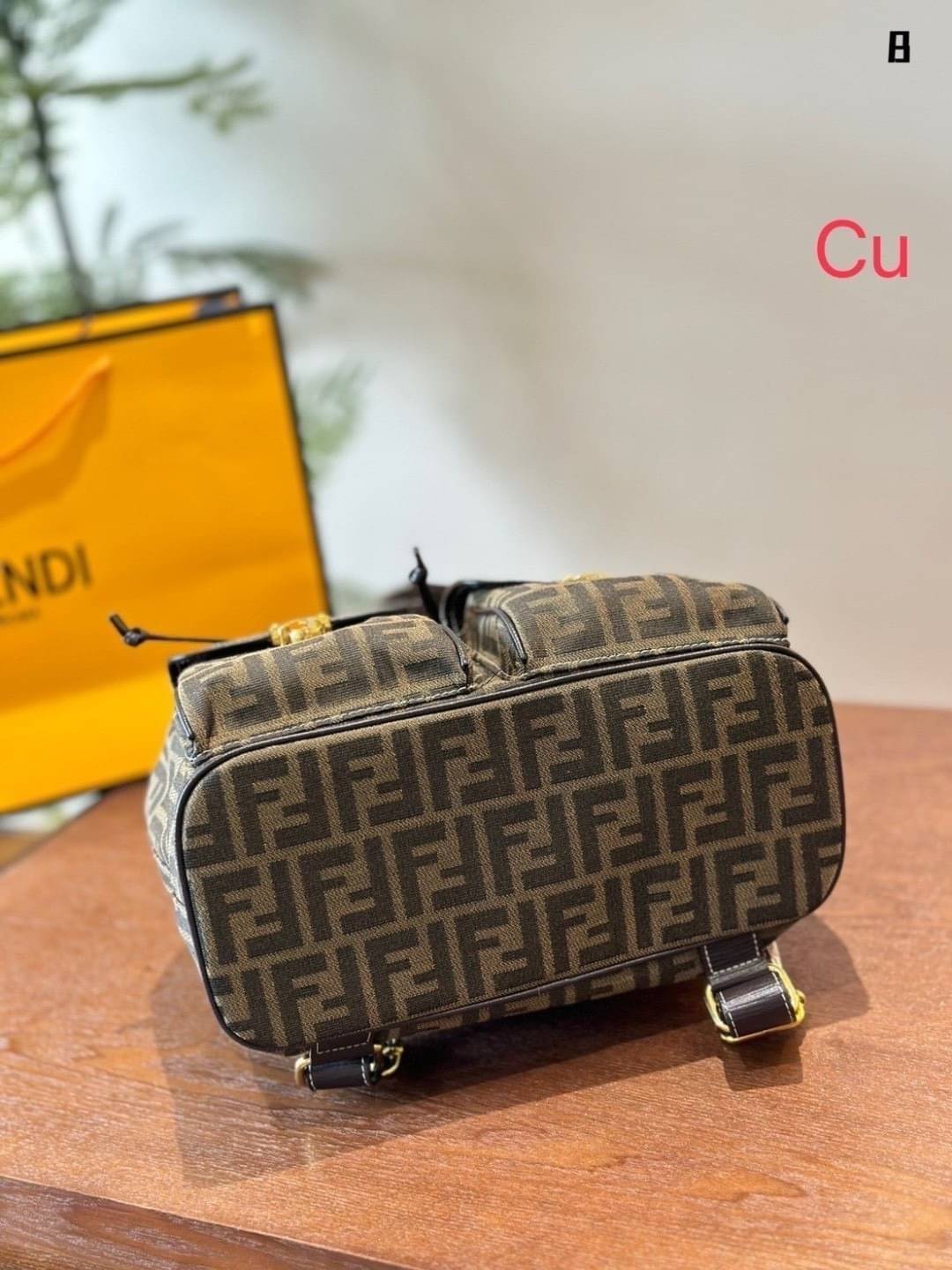 FENDI Zucca Monogram Backpack with 2 pocket กระเป๋าเป้ FF ใบใหญ่จุของได้เยอะ ภายในโล่งกว้าง พร้อมช่องใส่ของด้านหน้าสะดวกใช้งาน นานๆจะมีมาในรูปแบบเป้ให้ครอบครองกันค่า! วันไหนๆ ในไทยหรือ ตปท.ใบเดียวจบ!!