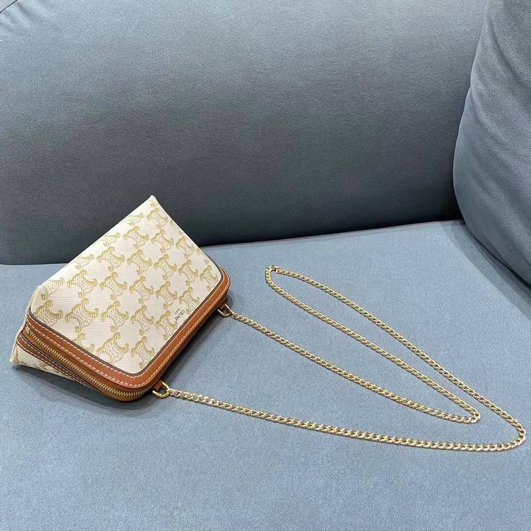 หนังแท้ CELINE CLUTCH WITH CHAIN IN TRIOMPHE CANVAS AND LAMBSKIN