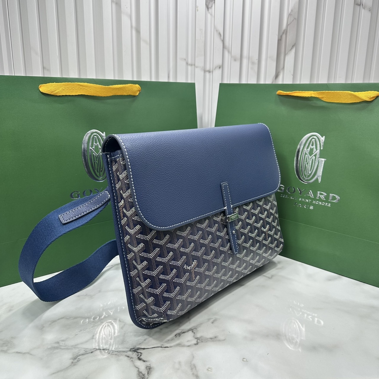 ORI หนังแท้ | Goyard Coursier Messenger bag กระเป๋าแมสเซ็นเจอร์ดีไซน์ใหม่ กะทัดรัดใช้งานได้อย่างคล่องตัว เหมาะมากสำหรับสายสปอร์ต ที่สุดของความหรูตอบโจทย์การใช้งาน ใบจริงสวยงามตามรูปค่ะ