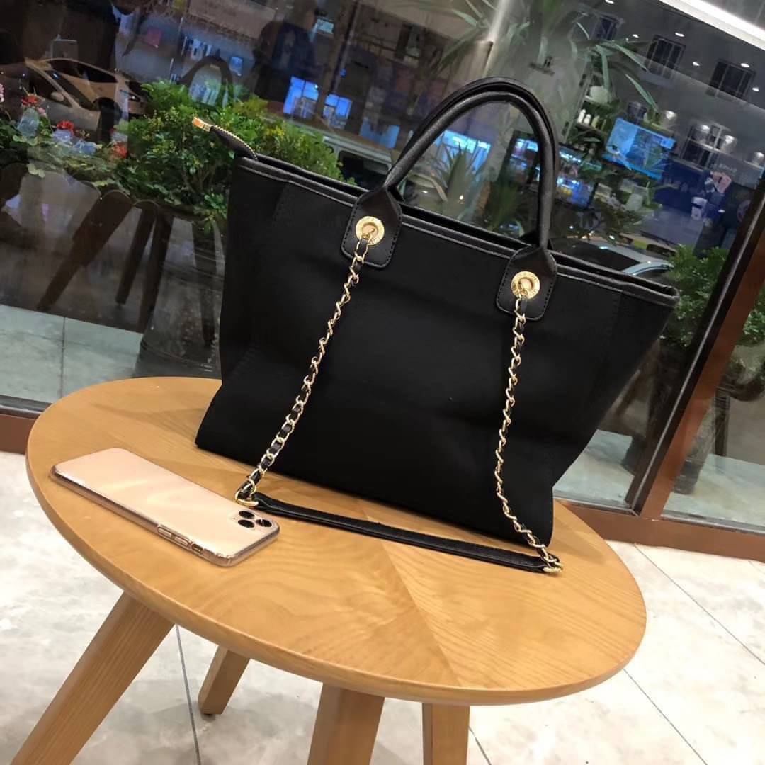 Chanel Shopping Bag VIP Gift denim canvas and leather กระเป๋าผ้าแคสวาส งานปักมุกหรูหรามาก เกินเรื่องมาก ดูแพงสุด!! งานแพงงานสวยจ้า ใบใหญ่จุใจใส่ของได้เยอะ ตามคำเรียกร้อง ถือชิคๆๆ เหมาะกับSummerสุดๆ มีใบเดียวจบ สวยหรูคุณนายสุดๆเลิศมากค่า