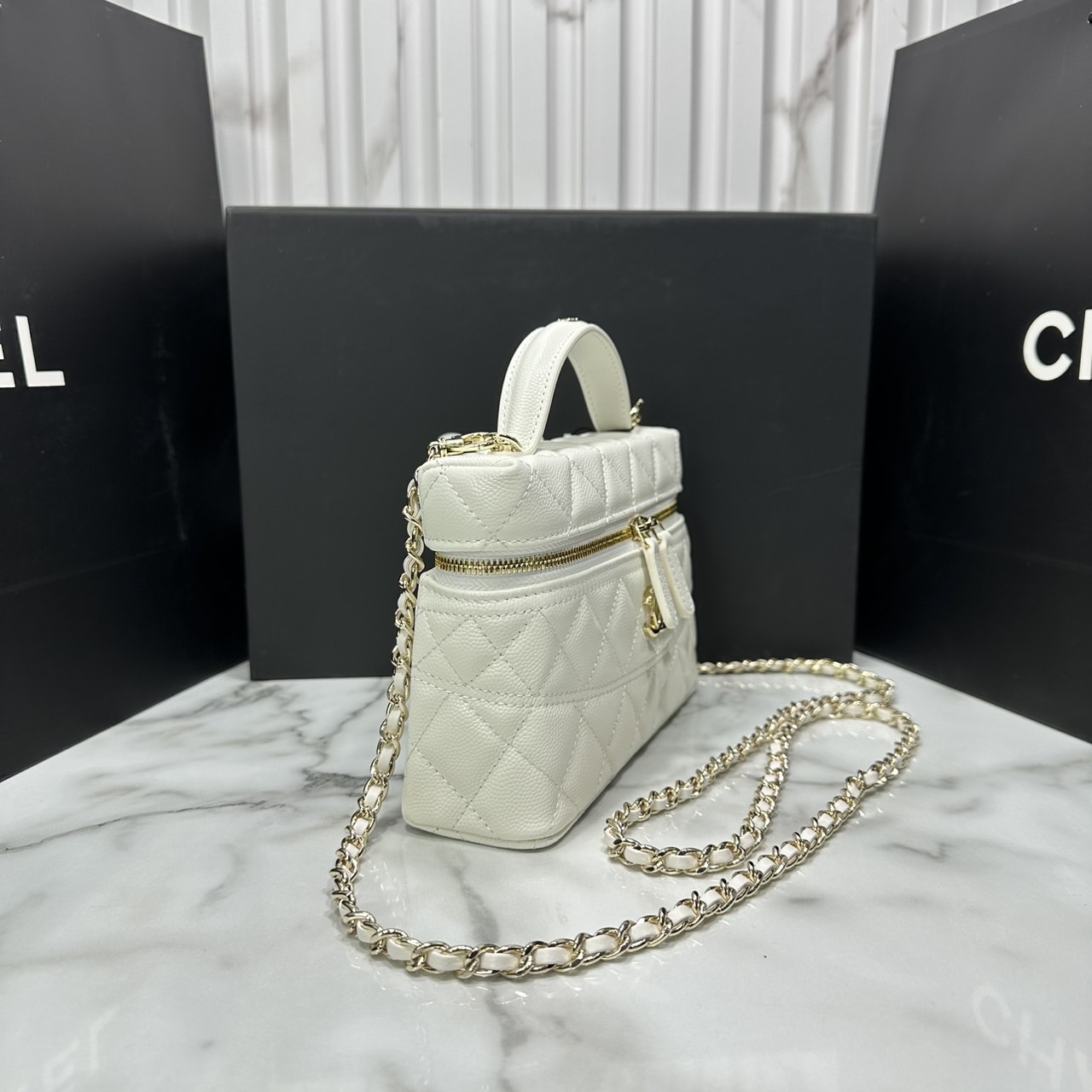 ORI หนังแท้ | CHANEL Long vanity with chain กระเป๋าสะพายรุ่นวานิตี้รุ่นใหม่ล่าสุด ดีไซน์ใหม่รูปทรงคลาสสิค หูจับแต่งโลโก้สวยหรู สายสะพายข้างเป็นโซ่ถอดได้
