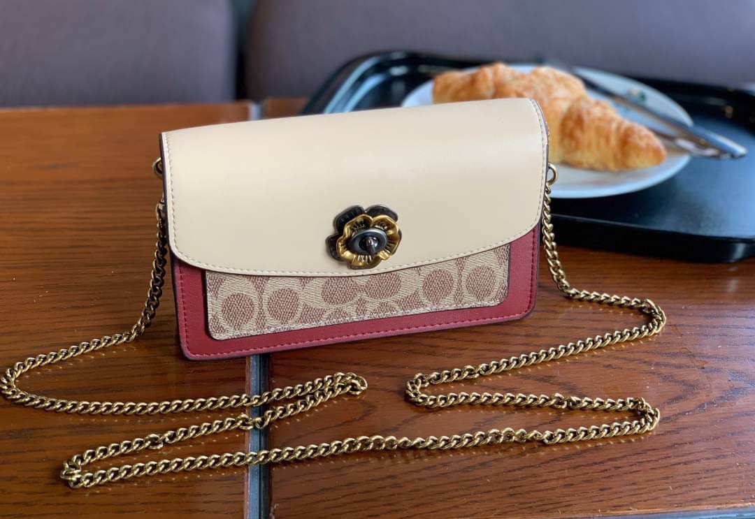 COACH PARKER CLUTCH//CROSSBODY BAG ((1680)) กระเป๋าถือแบบคลัทหรือสะพายแบบครอสบอดี้ร์ได้ หนังแท้หนังนิ่มค่ะ