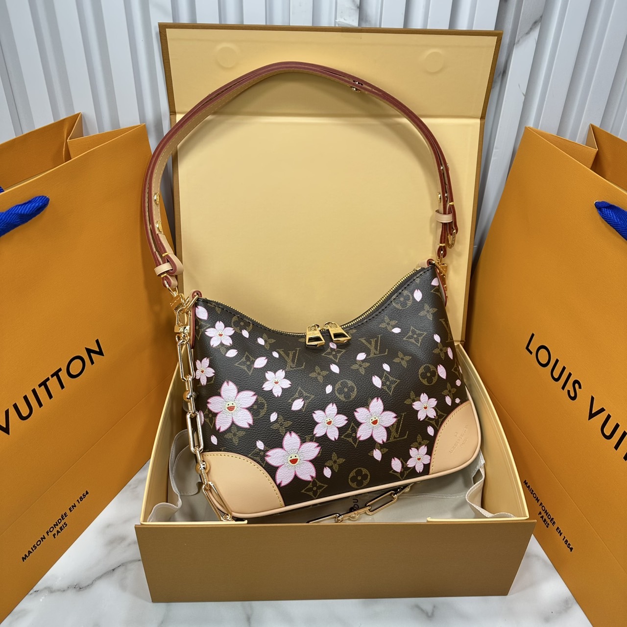 ORI หนังแท้ | คอลใหม่ดอกไม้แสนหวาน LV x TM Cherry Blossom bag กระเป๋าสะพายดีไซน์คลาสสิครุ่นสุดปัง ปรับลุคให้มีชีวิตชีวาด้วยลายดอกไม้เชอรี่บลอสซั่ม คอลใหม่สุดเอ็กซ์คลูซีฟ