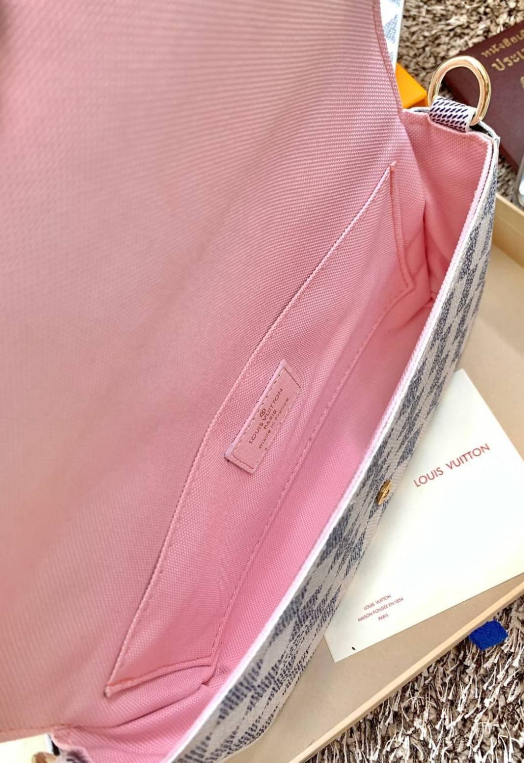 VIP 🥂 อัพลุคให้ตัวเองดูดีกับกระเป๋าทรงคลัท//สะพายครอสบอดี้ร์แถมเป็นรุ่นที่ใช้ได้ตลอดทั้งวันด้วยนะคะ Louis Vuitton Monogram Casual Style Calfskin / LV Monogram Casual กระเป๋าทรงคลัทแบบฝาปิด หนังแท้ ลายสวยมากๆค่ะ