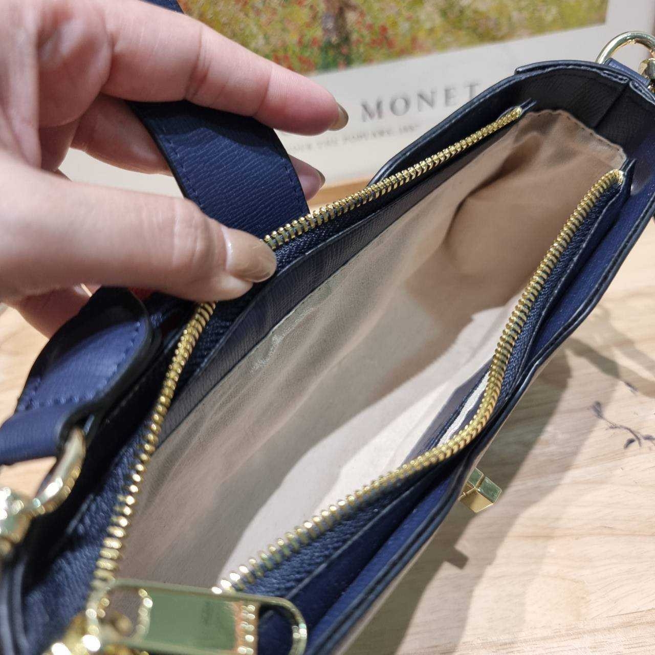 Gucci moon side mini shoulder bag สวยย้อนยุค y2k กำลังมาแรง กับอีกหนึ่งไอเท็มสุดจึ้ง ด้วยขนาดที่กำลังพอดี ดีไซน์คลาสสิคลัคชู ดูผู้ดี