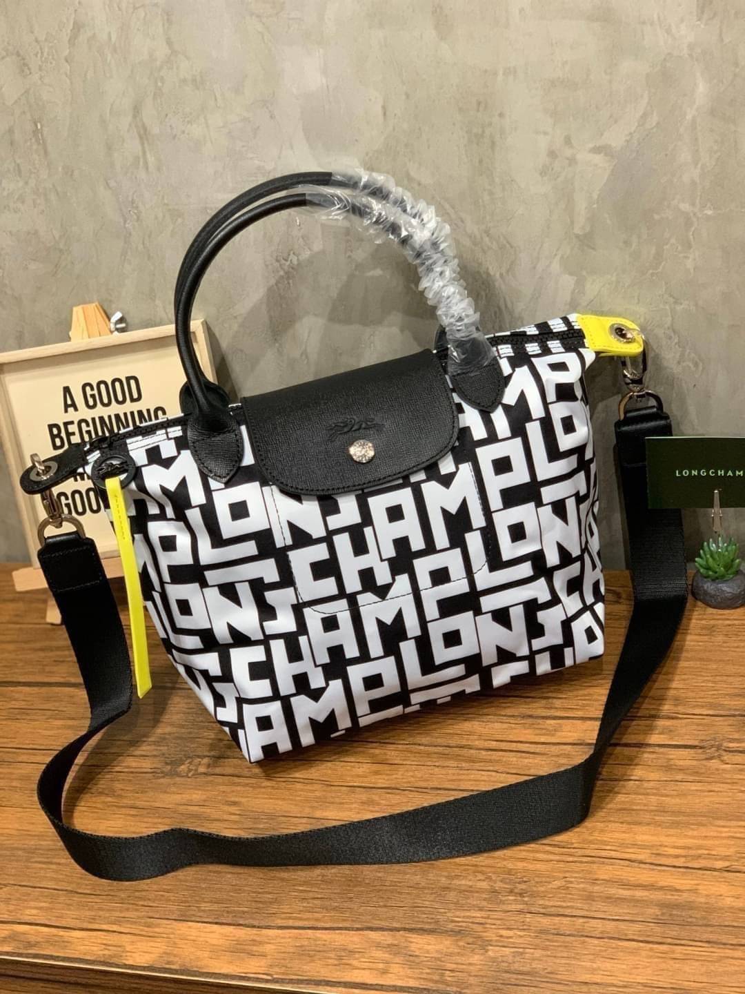 ของแท้ 💯% Longchamp LE PLIAGE LGP TOP HANDLE BAG S พบกับคอลเลคชั่นใหม่ล่าสุด มีดีไซน์ที่เรียบหรูและคลาสสิก แฝงด้วยลูกเล่นแบบเฟมินีน