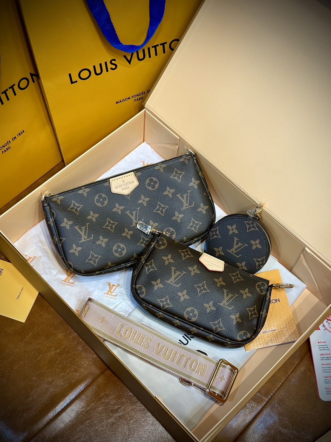 LV Multi Pochette Accessoires Monogram / LV Pochette กระเป๋าสะพายมัลติฟังก์ชั่น สุดฮอต ดีไซน์คลาสสิควินเทจ สะพายปรับลุคได้หลายสไตล์ รับรองคุ้มค่าจริงๆจ้า เกรดออริ เทียบแท้