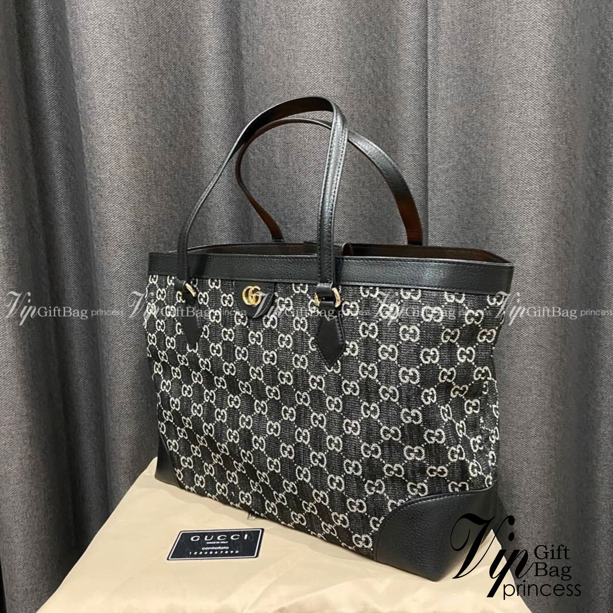 GUCCI Ophidia medium tote with Web / GUCCI Shopping Bag เกรดออริจินอล กระเป๋าสะพายทางโท้ทใบใหญ่ ดีไซส์ร่วมสมัยลวดลาย GG โมโนแกรมที่นำเสนอพร้อมความรู้สึกร่วมสมัยผ่านการใช้ผ้าเดนิมสีดำและสีขาวงาช้าง ภาพถ่ายจากงานขายจริง ใช้งานต่างประเทศได้