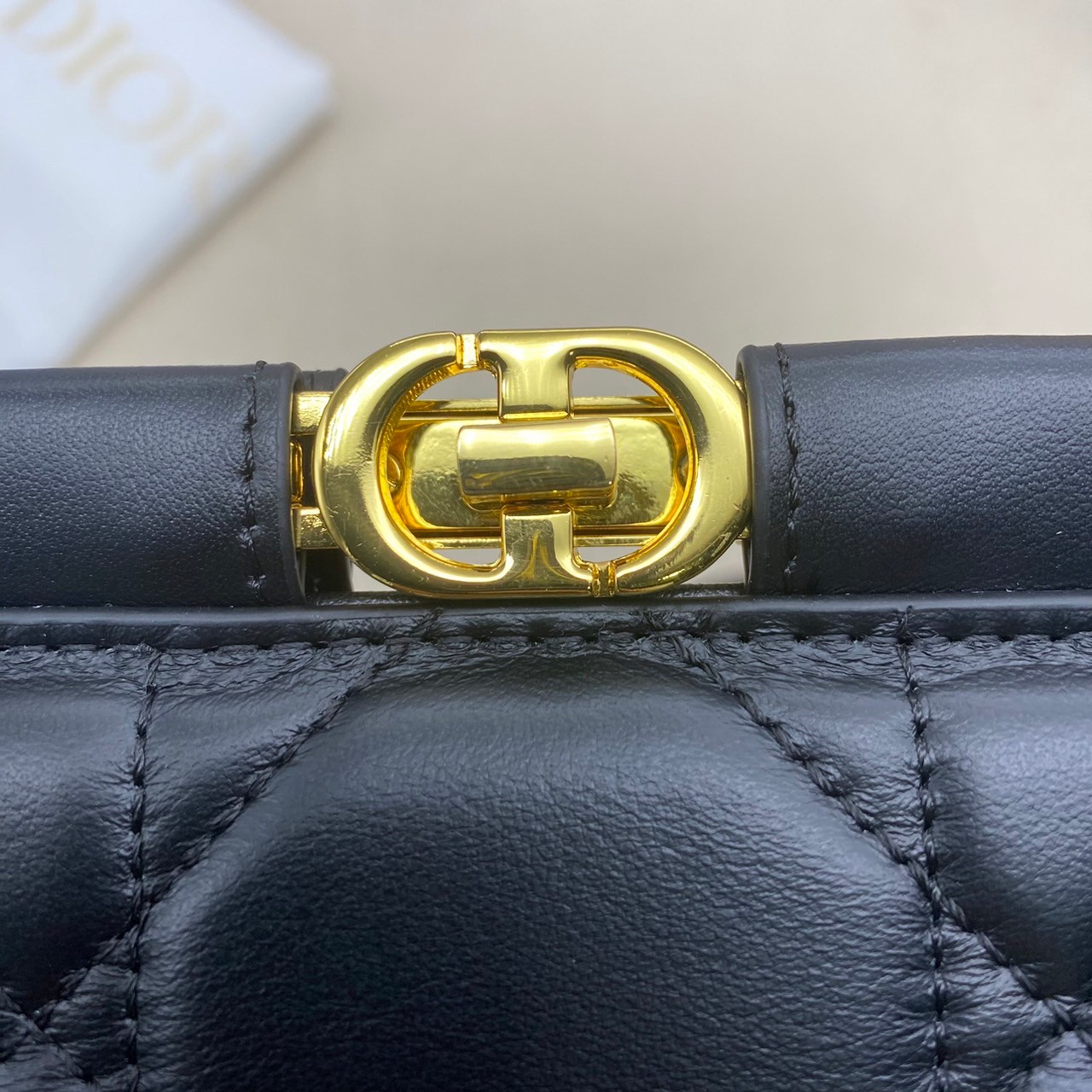 Dior Caro Colle Noire Clutch with Chain Cannage / DIOR Clutch / DIOR BAG พร้อมส่ง 4 สี กระเป๋าสะพายทรงคลัท ดีไซน์เรียบหรู ดูแพง รุ่นนี้คือ ถือแล้วผู้ดีมากค่ะ