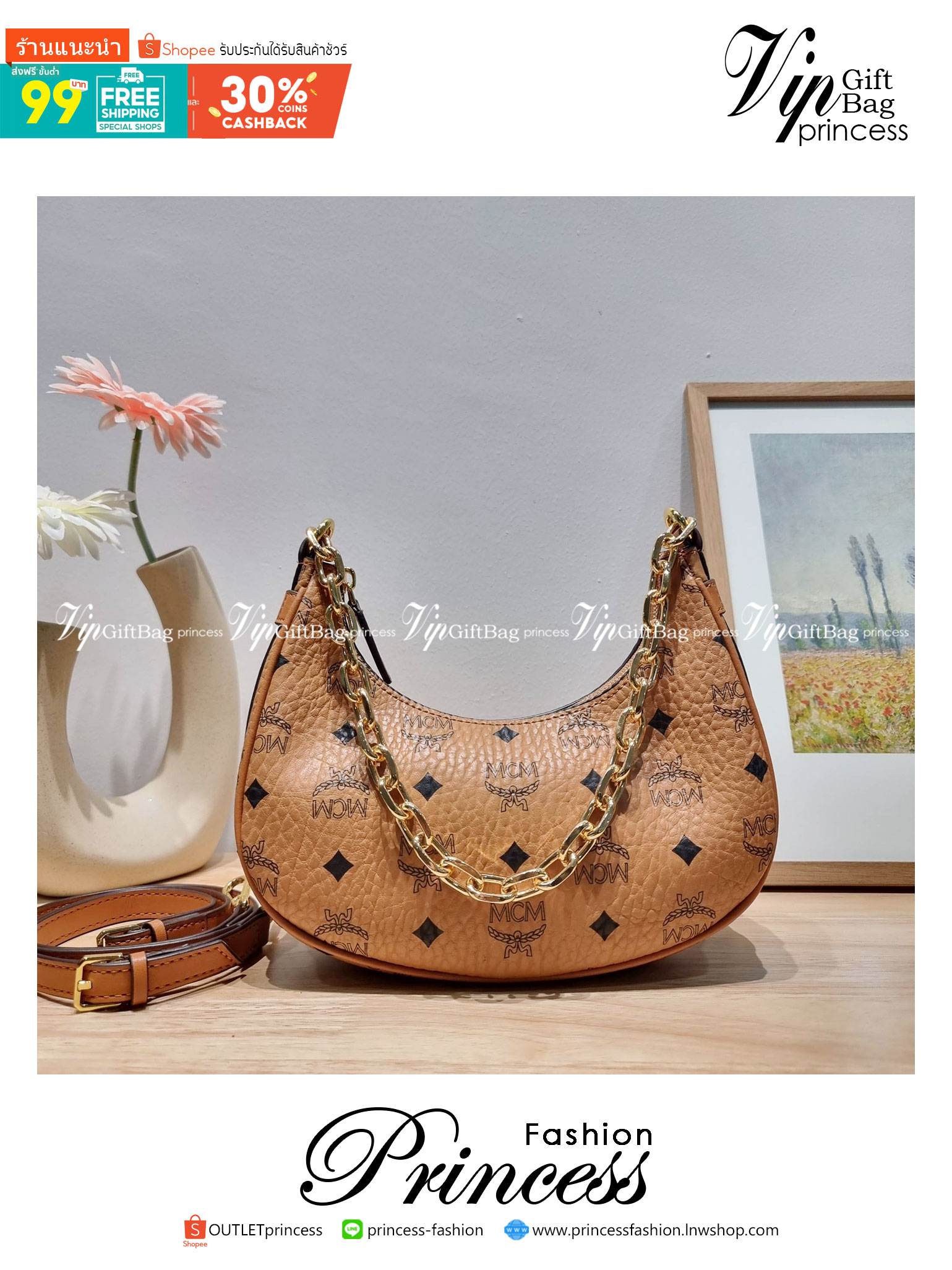 M.C.M AREN CRESCENT HOBO IN VISETOS ใหม่ล่าสุดก่อนใคร สวยได้ไม่ต้องรอ กับคอลใหม่ลุคลูกคุณ รูปทรง half moon ยอดฮิต ตอบโจทย์ได้ทุกลุค ทุกไลฟ์สไตล์ ใช้งานได้ง่ายคล่องตัว กับกระเป๋าสะพายข้าง ที่มาพร้อมสายโซ่คล้องด้านหน้า และสายหนังครอสบอดี้ ปรับเปลี่ยนการใช้ง