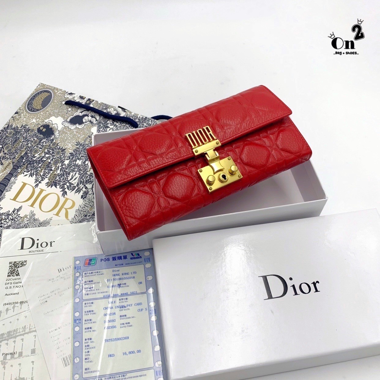 Dior Long Wallet กระเป๋าสตางค์ใบยาวทรงคลัช งานสวยหนังนิ่มมาก มาพร้อมอะไหล่สีทองหรูหรา ด้านในมี 3 ช่องใช้งาน งานจริงคือสวยมาก มาให้สาวๆเลือกใช้กัน 3 โทนสี ราคาดีย์มากกน้าาา
