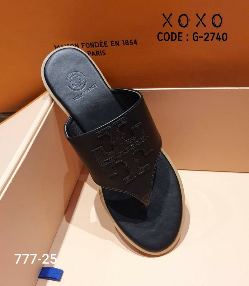 TORY BURCH SANDELS แตะหนีบ งานชนช้อป งานสวยมากคะ วัสดุหนัง PU ด้านหน้าว่างลายโลโก้แบรนด์ เรียบ หรู ดูแพงเกินราคาขายแน่นอนคะ แมทส์เข้าชุดง่าย น้ำหนักเบา