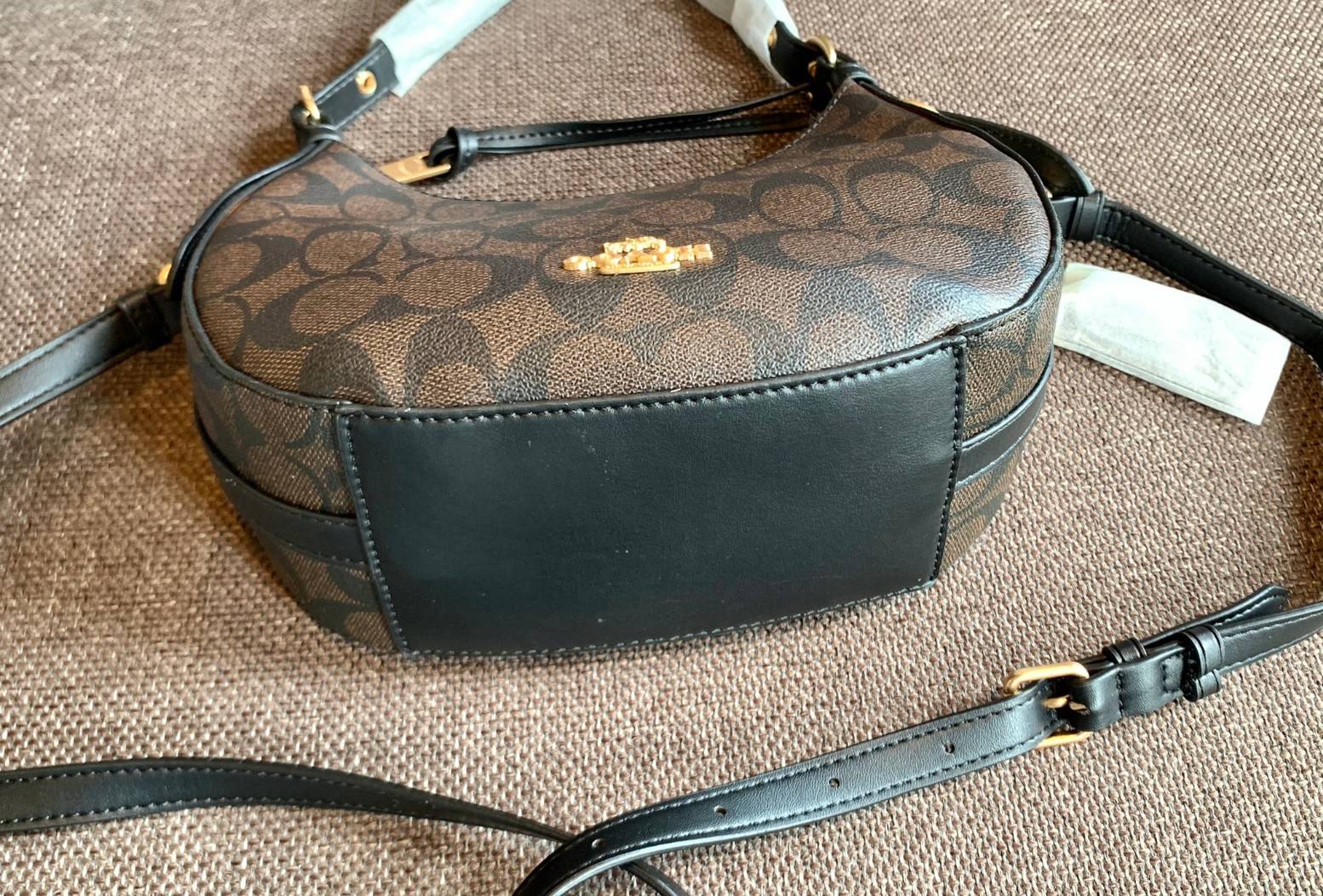 COACH KLEO HOBO BAG ((C7257//C6809//C6807)) พร้อมส่ง คุณภาพเกินเบอร์เลยจ้าา จำนวนจำกัด! กระเป๋าคล้องไหล่หรือสะพายข้างได้ Hobo รุ่นใหม่ล่าสุด ดีไซด์รูปทรงให้ดูเรียลขึ้น หนังแท้นิ่มสวย เปิดปิดกระเป๋าแบบซิปมีหนังห้อยลงมา ภายในกระเป๋าสามารถใส่กระเป๋าเงินใบยาว