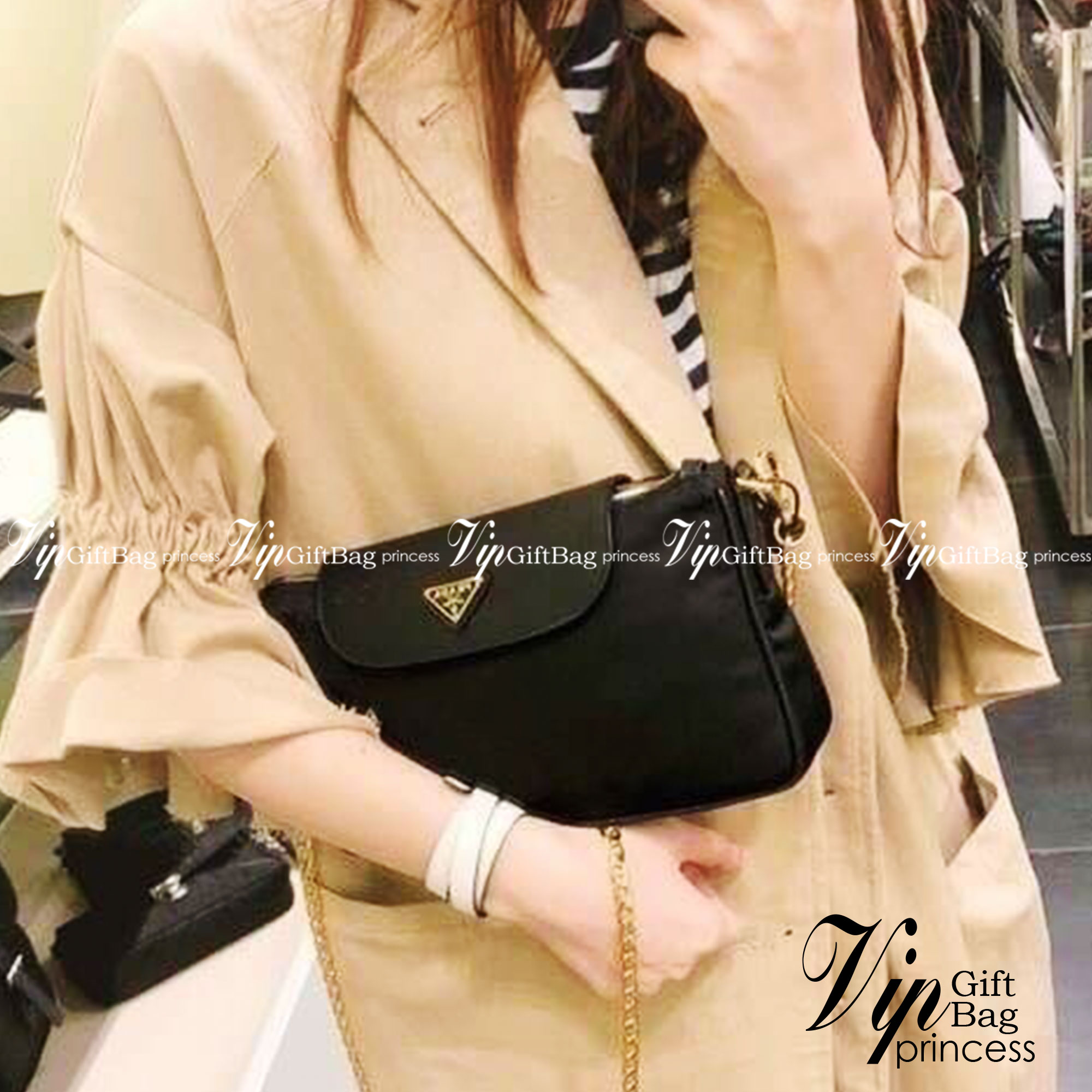 PRADA Tessuto Nylon Convertible Clutch Sling Bag / PRADA nylon crossbody bag เกรดใช้สลับใบจริง หนังแท้ ออริจินอล ใช้งานต่างประเทศได้ รุ่นในตำนานจริงๆ ค่ะ ณ ปัจจุบันยังสวยอยู่ และยังเป็นรุ่นนี้ลูกค้าเรียกร้องตลอดจริงๆ อะไหล่ โซ่เงาสวย