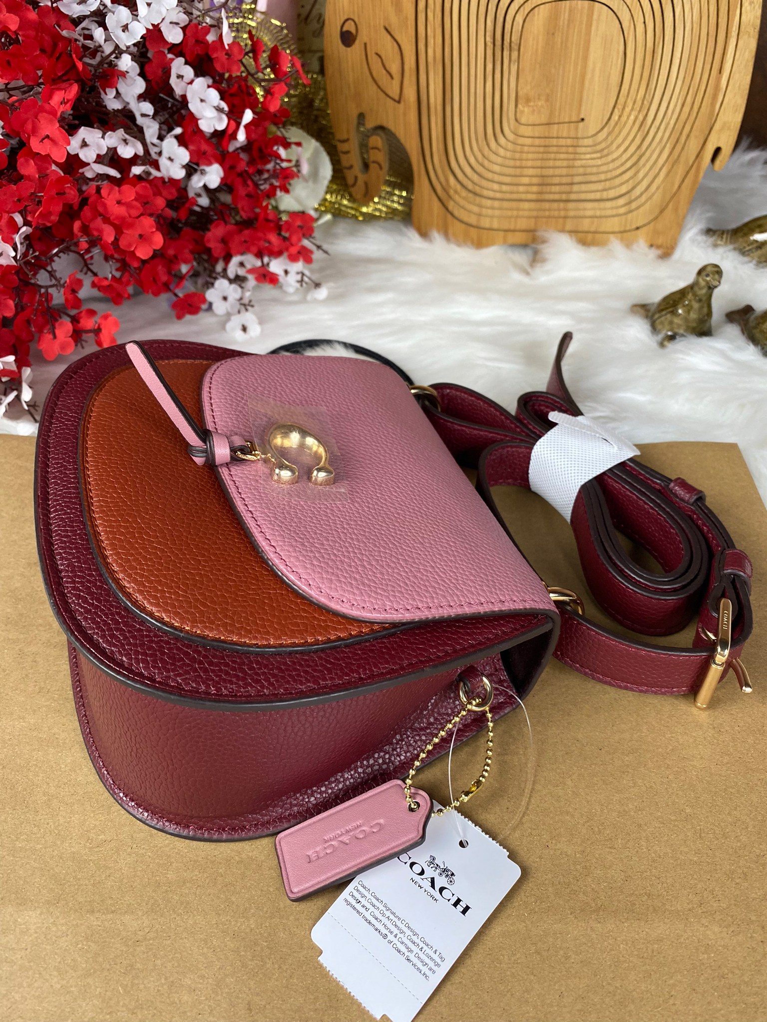 OUTLET 】COACH REMI SADDLE BAG IN COLORBLOCK ((1330)) รุ่นแนะนำ คลาสสิคน่าใช้มากๆ วัยใสๆใช้ดีค่ะ 😘 พร้อมส่งที่ไทยอีกครั้ง! กระเป๋าสะพายข้าง//ครอสบอดี้ร์//หรือทบเป็นสายคู่สะพายไหล่ได้ค่ะ แล้วแต่ชอบเลยค่ะ! วัสดุหนังแท้ ลายหนังสวยมากๆค่ะรุ่นนี้ หลงรัก