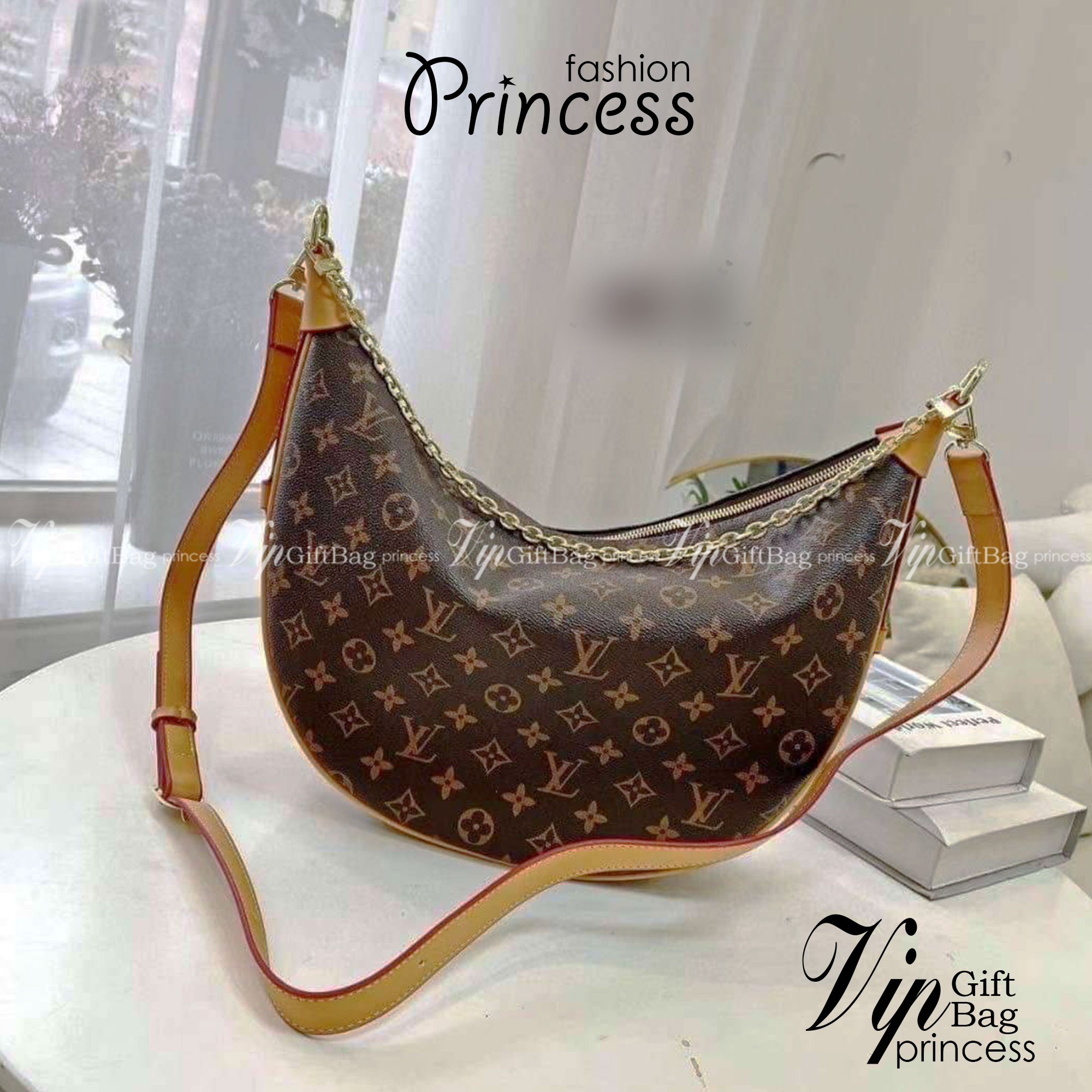 LV Loop Hobo Monogram Canvas - Handbags 11" สุดยอดเดอะเบสท์ไอเท็ม ต้องยกให้เลย กับกระเป๋าสะพายใบใหญ่ สวยหรู ดูแพงมาแต่ไกล ยังคงคลาสสิค ผู้ดี หรูหรา ขนาดกำลังพอดี ใส่โทรศัพท์ได้ทุกรุ่น วัสดุหนังแคนวาสคุณภาพ ด้านหน้ามีช่องซิปแยก สายสะพายมีมาให้ถึง 2 แบ