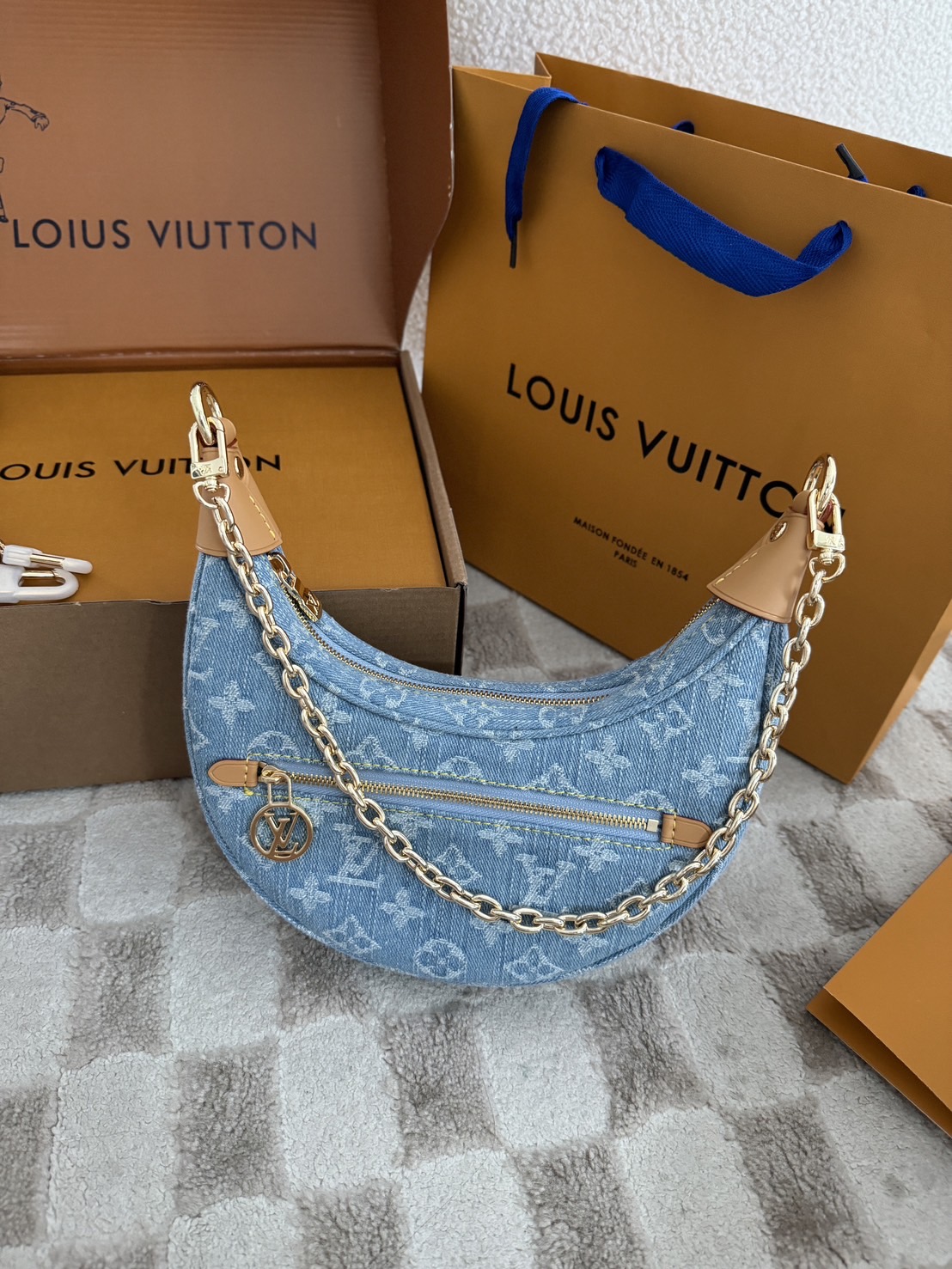 LV Loop Other Monogram Canvas Sky Blue Denim กระเป๋าสะพายทรงโฮโบเดนิม รูปทรงพระจันทร์ครึ่งเสี้ยว เกรดออริ 1:1 ใช้งานต่างประเทศได้