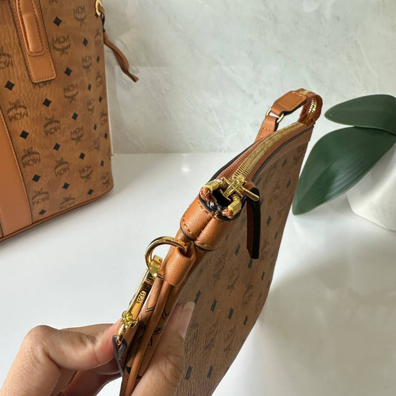 M.C.M MEDIUM REVERSIBLE LIZ SHOPPER IN VISETOS / M.C.M Tote Bag กระเป๋าทรงโท้ทใบใหญ่ เกรดท็อปออริ สลับแท้ 1:1 เกรดดีสุด ใช้ต่างประเทศได้