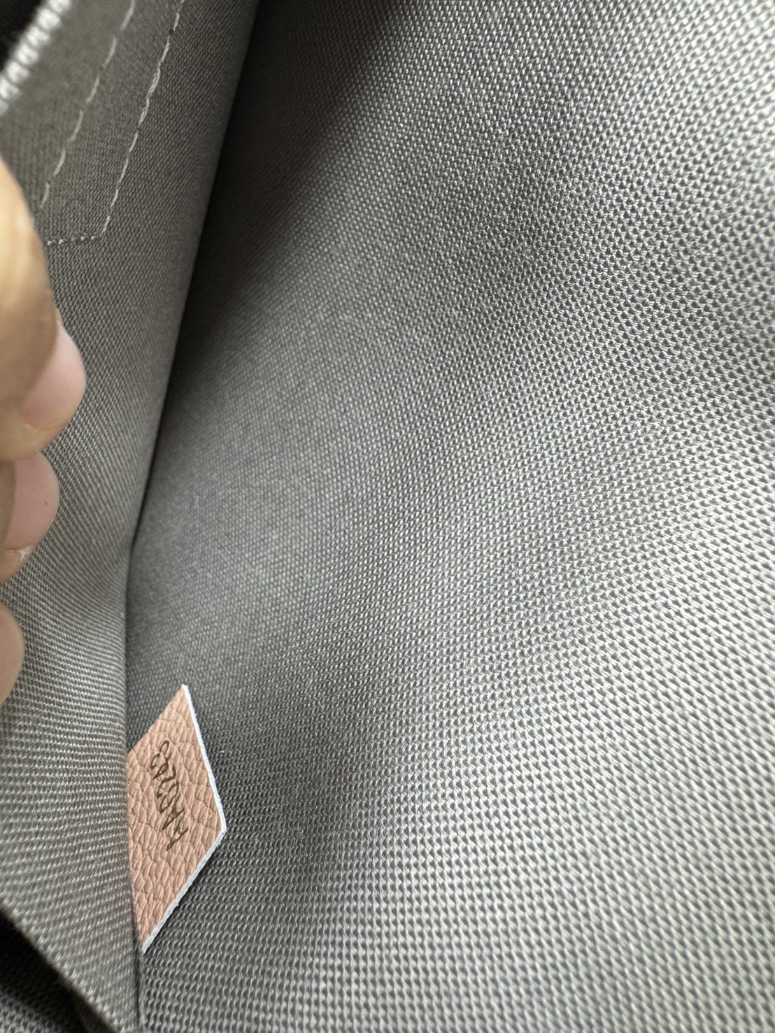 OP ORI หนังแท้ | LV Felicie Pochette bag in soft Monogram Empreinte leather กระเป๋าสะพายทรงพอชขนาดกะทัดรัด หนัง Monogram Empreinte เนื้อนุ่มประทับลาย Monogram สุดไอคอนิก