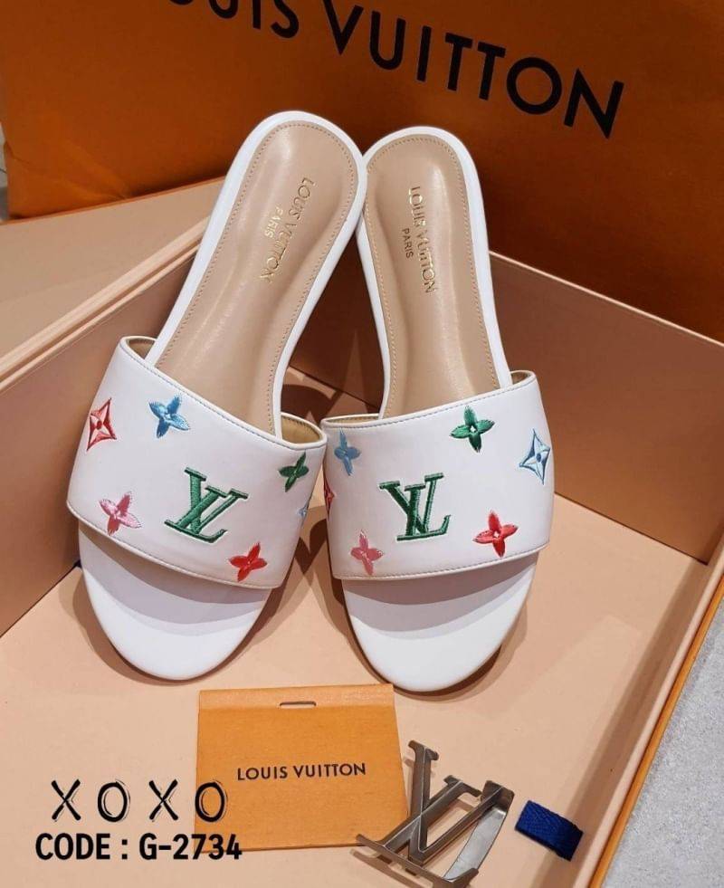 Louis vuitton sandels แตะหนัง PU ปัก ลายโลโก้ LV สวย ตามภาพ งานเรียบร้อย ใส่สบาย เรียบ หรู ดูแพงเกินราคาขาย