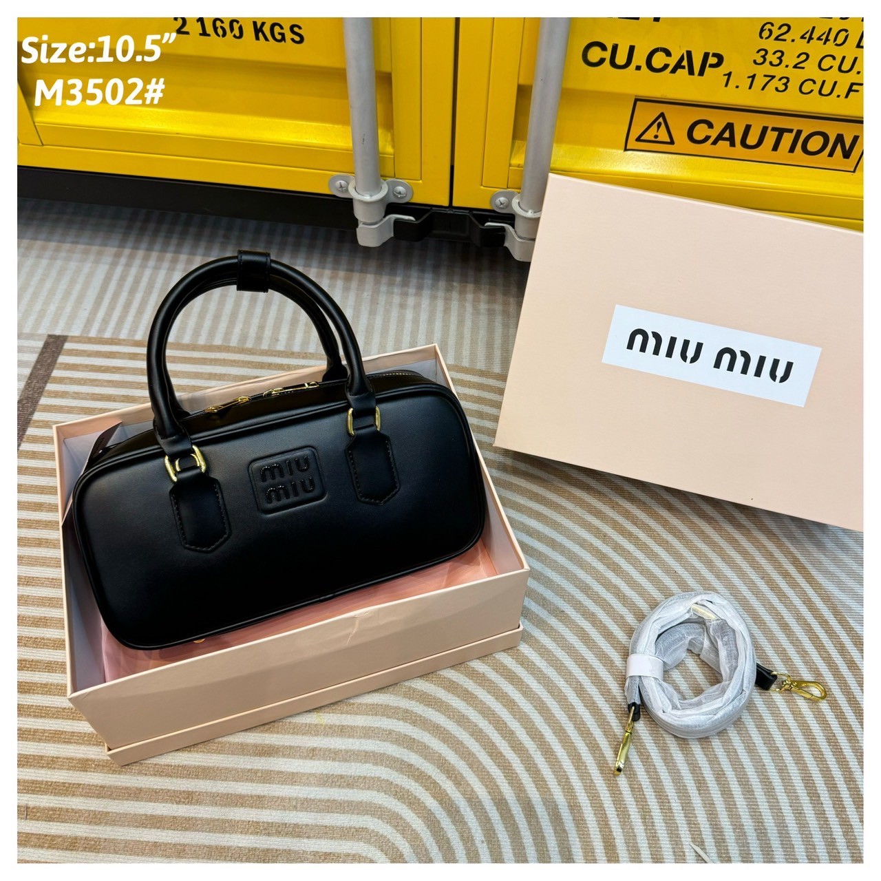 MIU MIU ARCADIE LEATHER BAG M, Geniş 27cm กระเป๋าถือ/สะพายสุดชิค น่ารักๆเก๋ๆ ดีไซน์เรียบแต่มากมีอยู่จริง สวยดูแพง