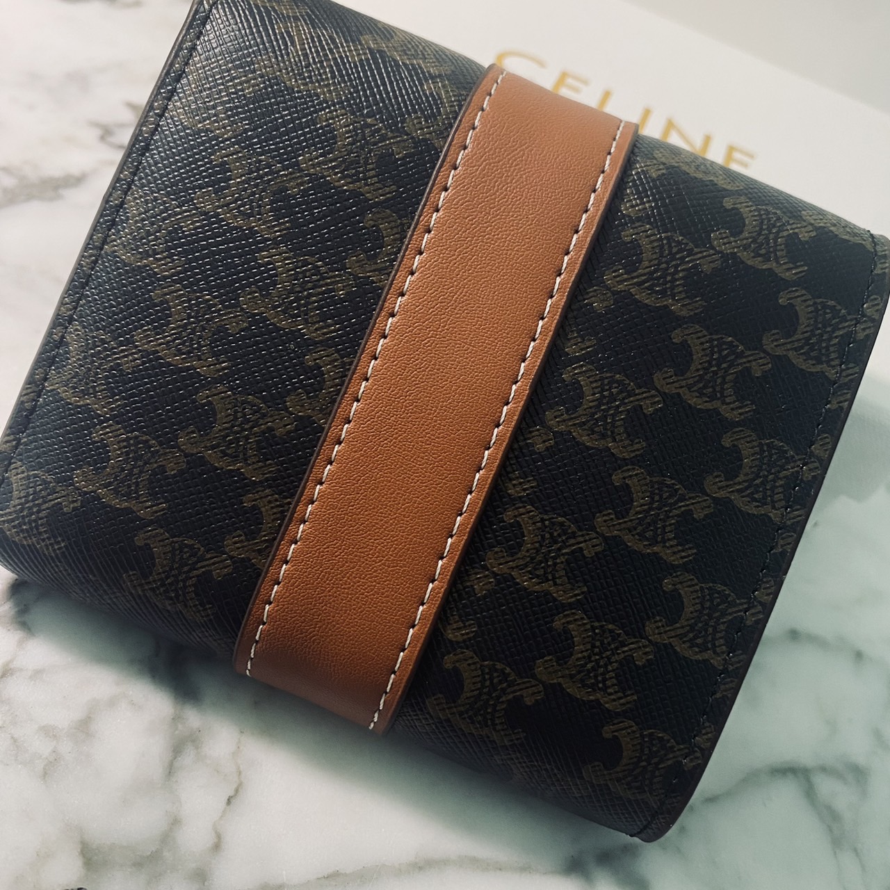 CELINE TRIFOLD WALLET กระเป๋าสตางค์ 3 พับ พร้อมสายสะพายโซ่ crossbody สะพายไหล่ได้ เริ่ดเว่อร์! ไอเท็มสุดฮอต exclusive ดีไซน์สุดคลาสสิค วินเทจ เรียบง่ายแต่หรูหรา