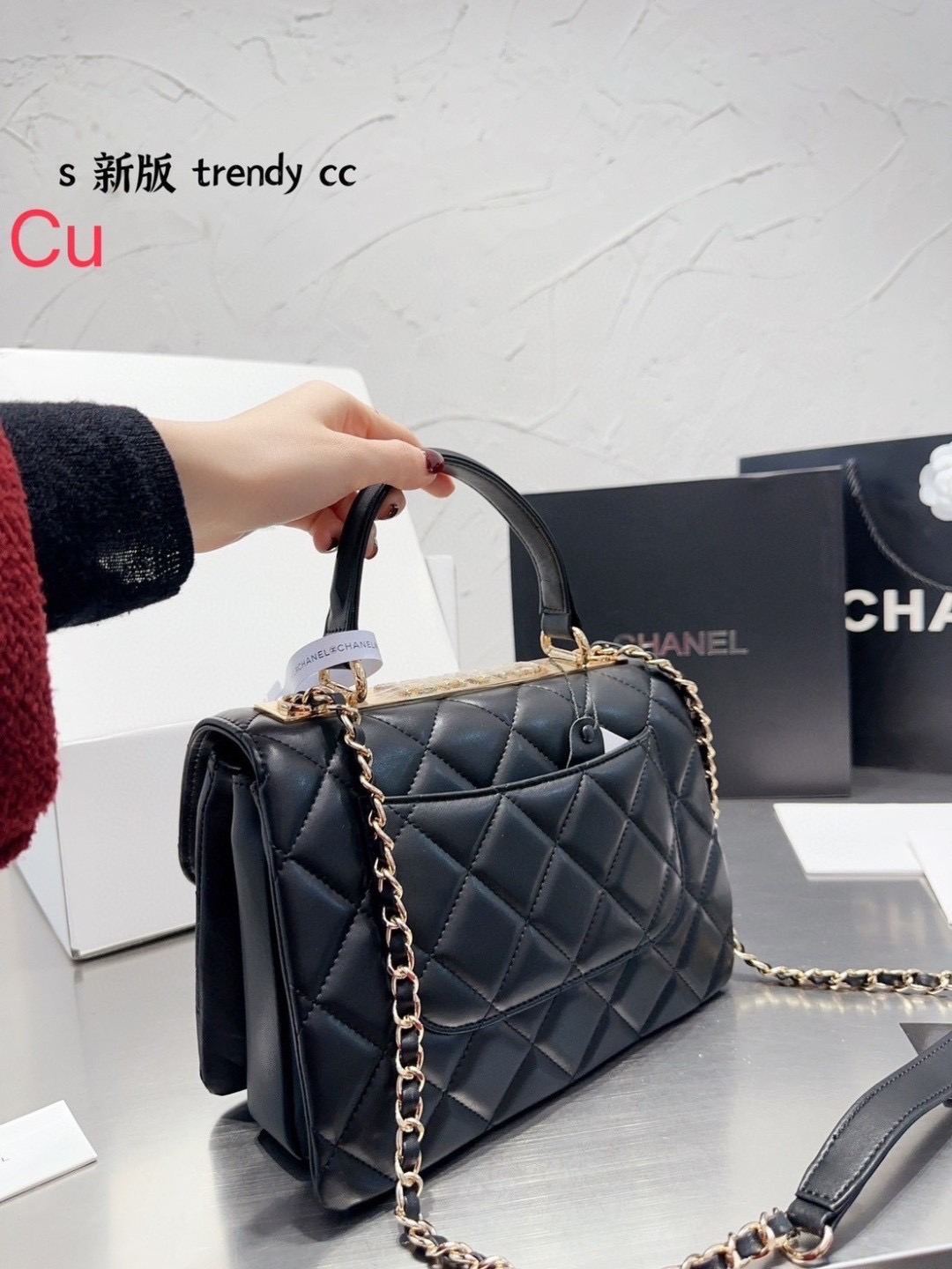 CHANEL Trendy CC Handle Flap Bag 10" กระเป๋าสะพายสุดคลาสสิค สวยหรูพร้อมมือจับในตัว อะไหล่ทองสวยมาก มาพร้อมกล่อง อปก ครบเซ็ท รอบนี้จัดราคาพิเศษสุดคุ้มค่ะ โดดเด่นและดูแพง ไม่อยากให้พลาดเลยน้า