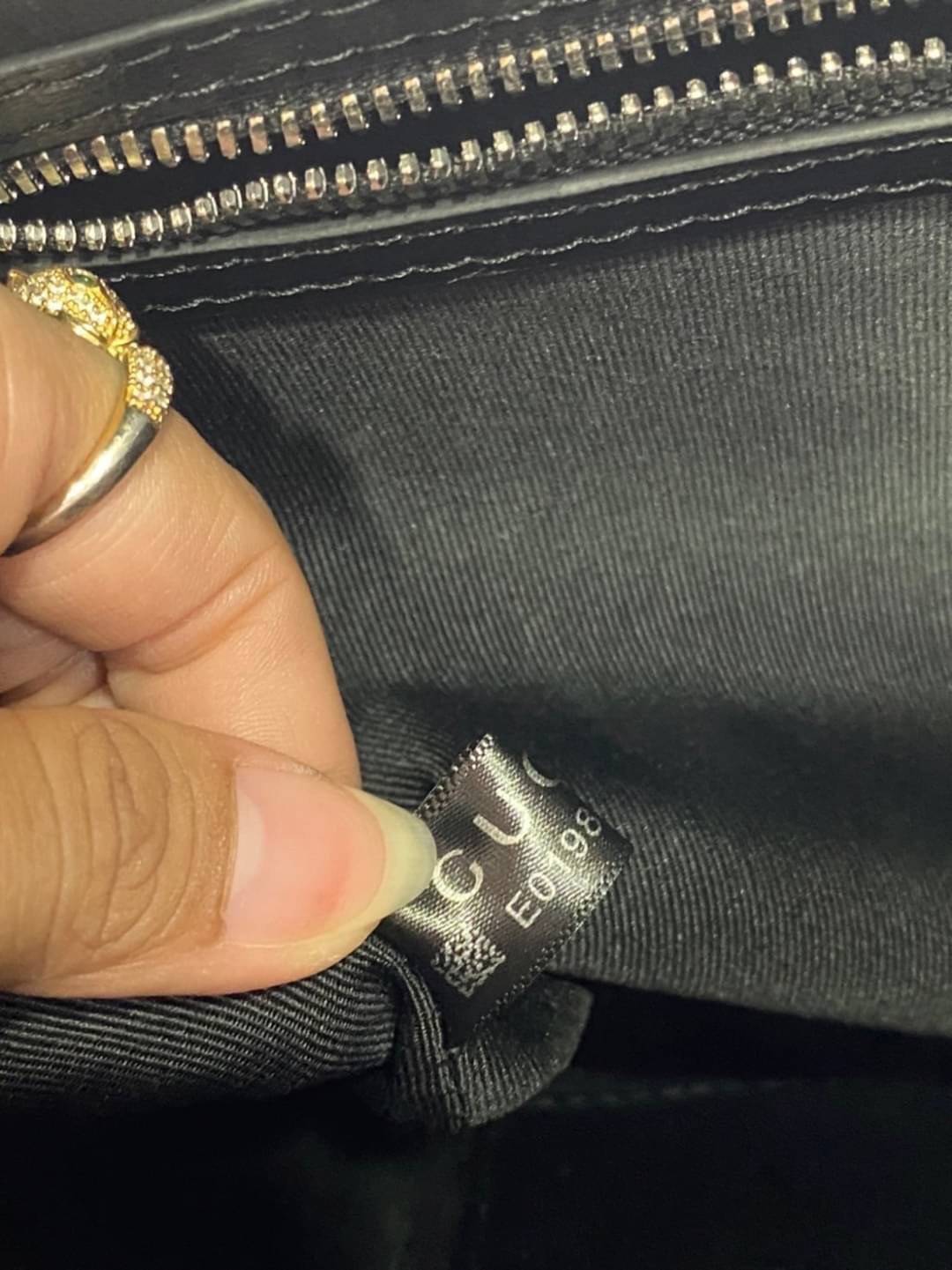 Gucci Supreme Briefcase 40cm GG Supreme work bag / GG laptop bag กระเป๋าสะพายใบใหญ่ ใส่โน้ตบุค/เอกสารได้ พร้อมส่งที่ไทย ภาพสินค้าถ่ายจากงานจริง GG Supreme work bag with Web shoulder strap