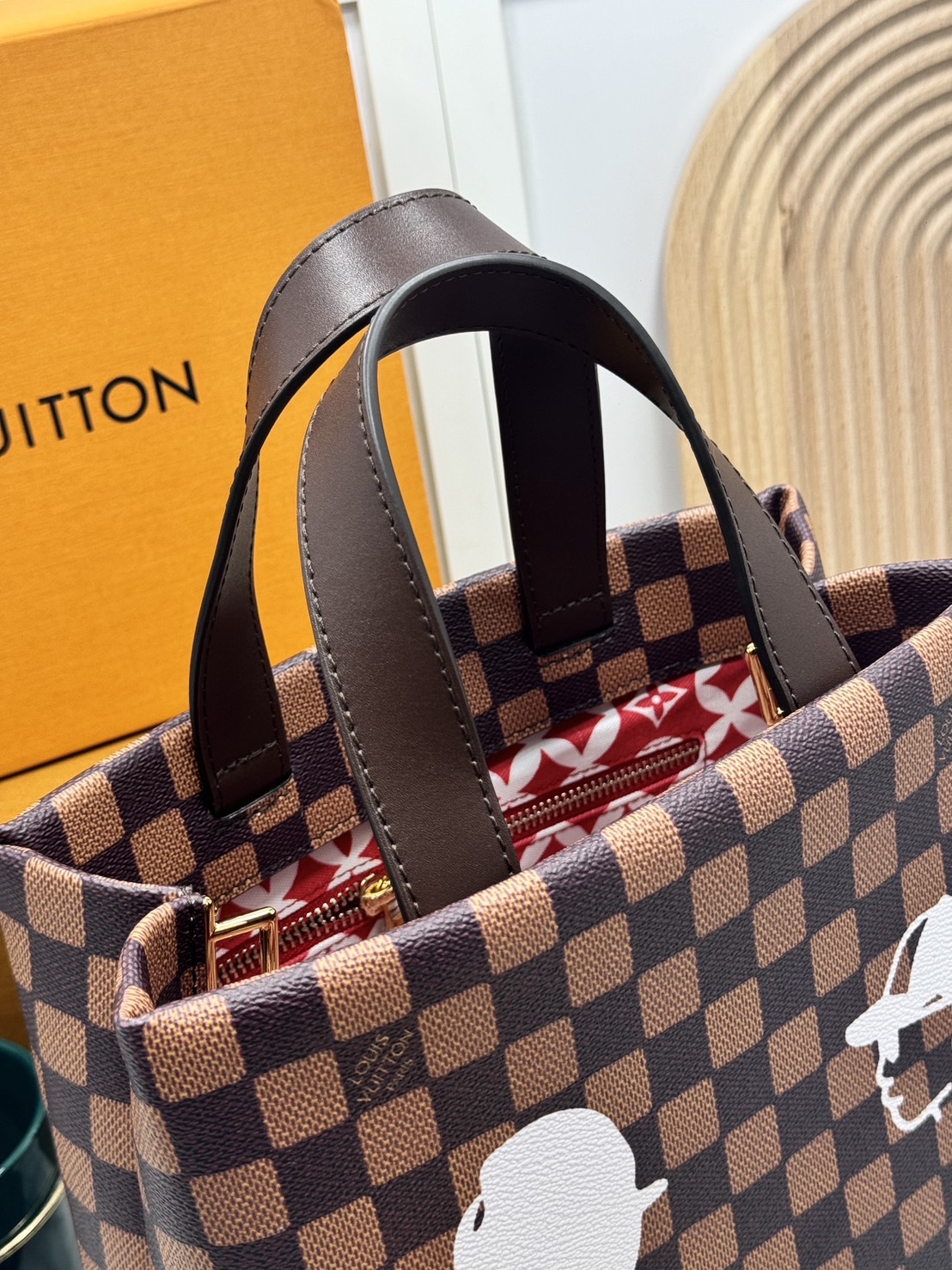 TOP ORI หนังแท้ | LV Mini Shopper Tote Bag Damier Phriendship Canvas กระเป๋าทรงโท้ท ดีไซน์แครี่ออลขนาดเล็กที่ได้แรงบันดาลใจจากดีไซน์กระเป๋าช้อปปิ้งคลาสสิก